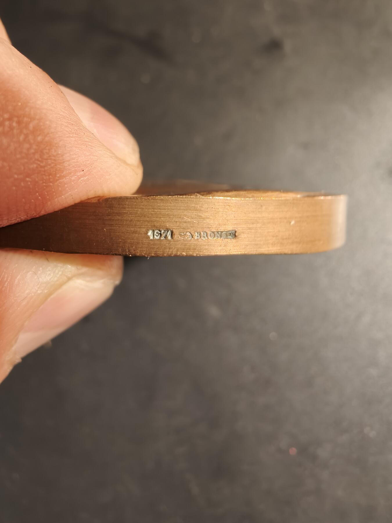 老王徽章第168期 法国毒理学教授雷内·特鲁奥大铜章      他是法兰西学院和国家医学科学院院士      直径68mm.    重量197.8g