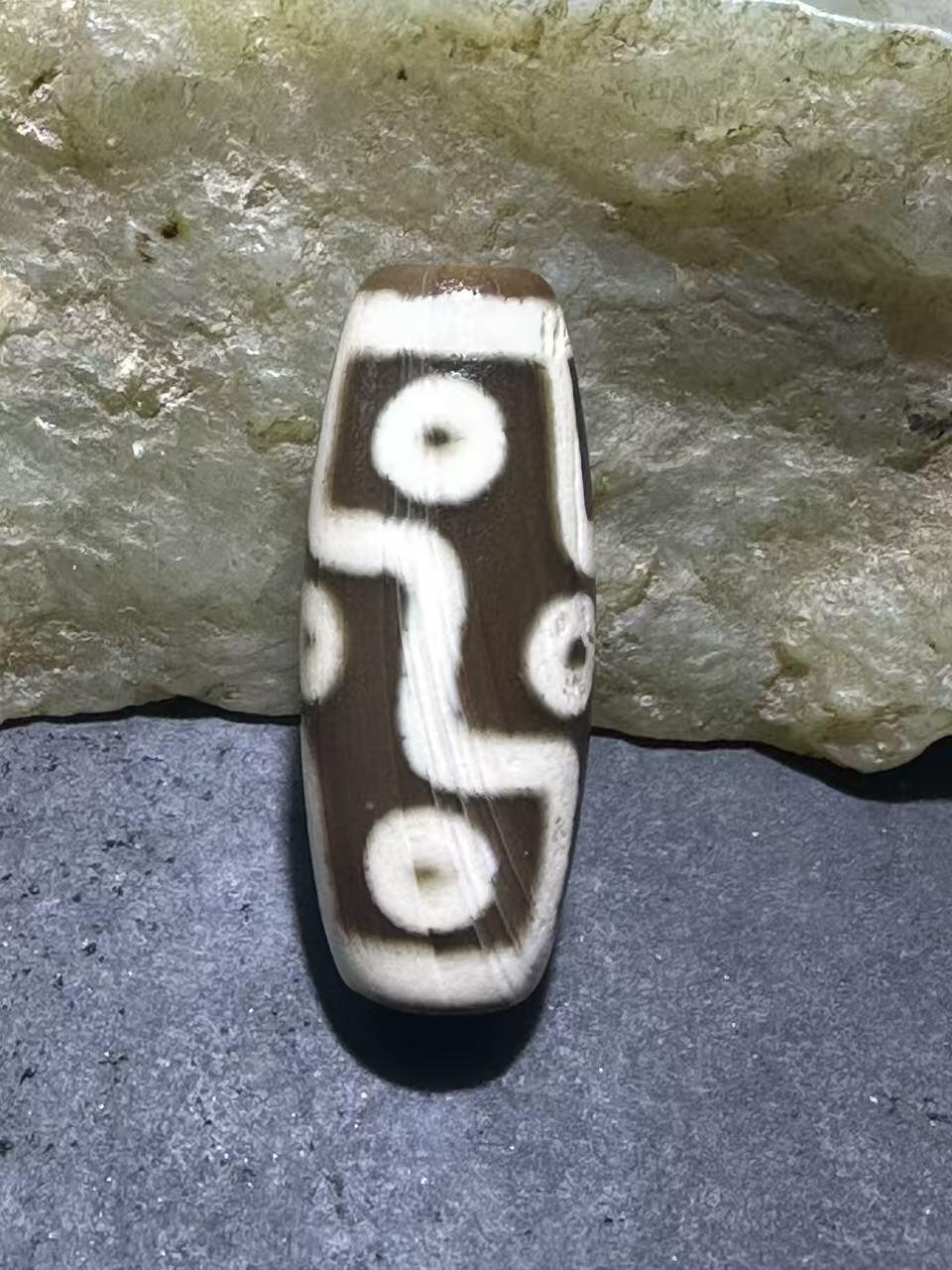 仅此一颗，藏传咖色九眼玛瑙天珠一颗，