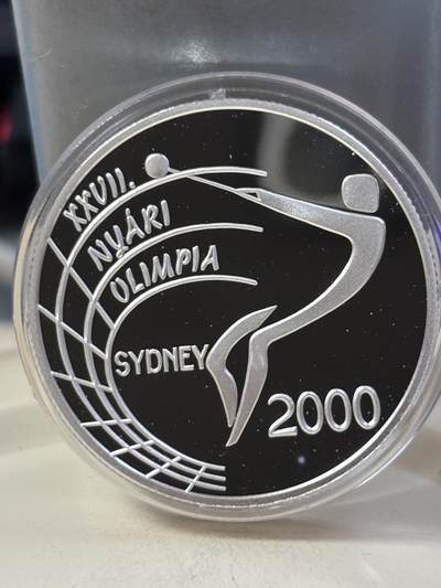 第184期拍卖 - 匈牙利1999年 27届悉尼奥运会2000福林精制银币 925银 20克发行量：1万4千 盒证全，盒子断开银价268