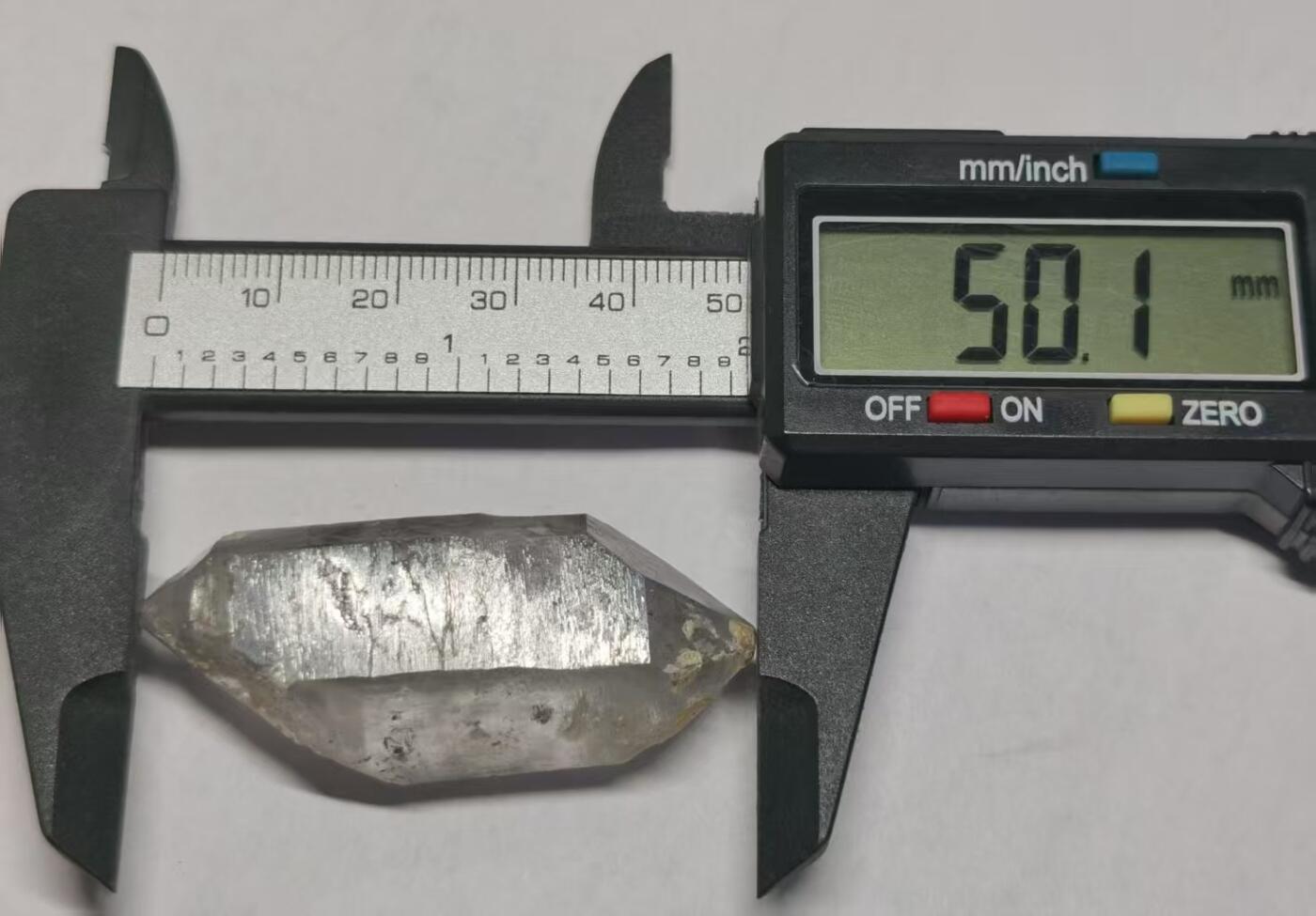 七河·世界钱币杂件水晶矿标小拍（总第30期） 藏家出品 X662 云贵闪灵水晶原石，有可活动的黑胆和水胆和流砂 本件拍品由合作藏家邮寄 库存编号 242-45。