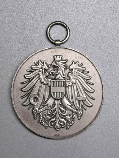 小驴勋章奖章收藏12月06日周六晚六点拍卖（珍爱和平，收藏战争，铭记历史，勿忘国耻，忠党爱国。有偿代拍，送拍规则在简介最后，参拍须阅读规则后再参拍，关系到运费包装发货时效真假辨别等关键信息，拍卖时不再发原图，看大图店主微信码在拍卖店铺介绍里） - 奥地利30年服役奖章