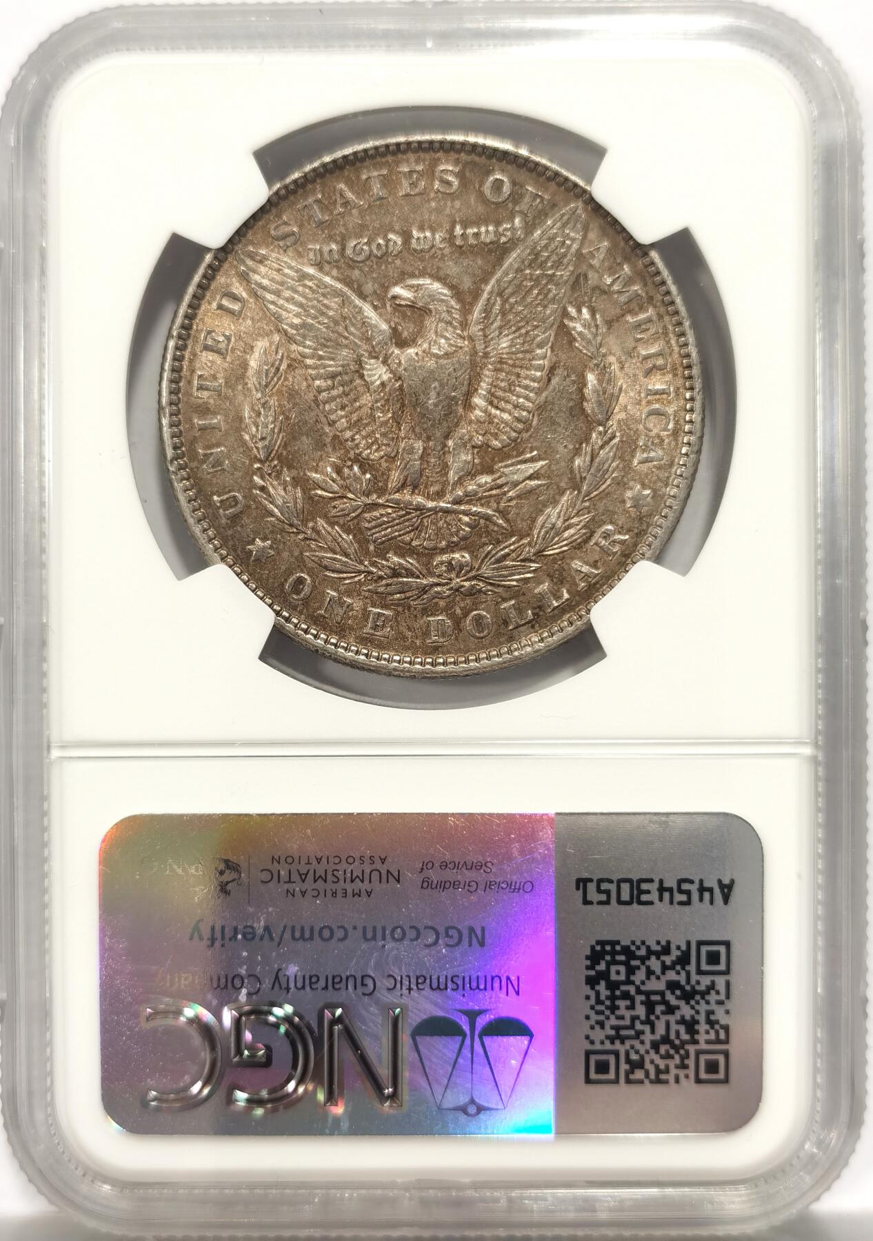 博洋堂世界钱币拍卖第150期（全场包邮） NGC AU55 美国1886年摩根女神大银元，感觉因包浆浓郁压分低评！双面性感五彩包浆，带车轮转光，字口全深打，摩根女神发丝根根缕缕分明清晰，白头海雕胸毛细节总体不错，翅膀细节犀利割手，品相状态非常不错！