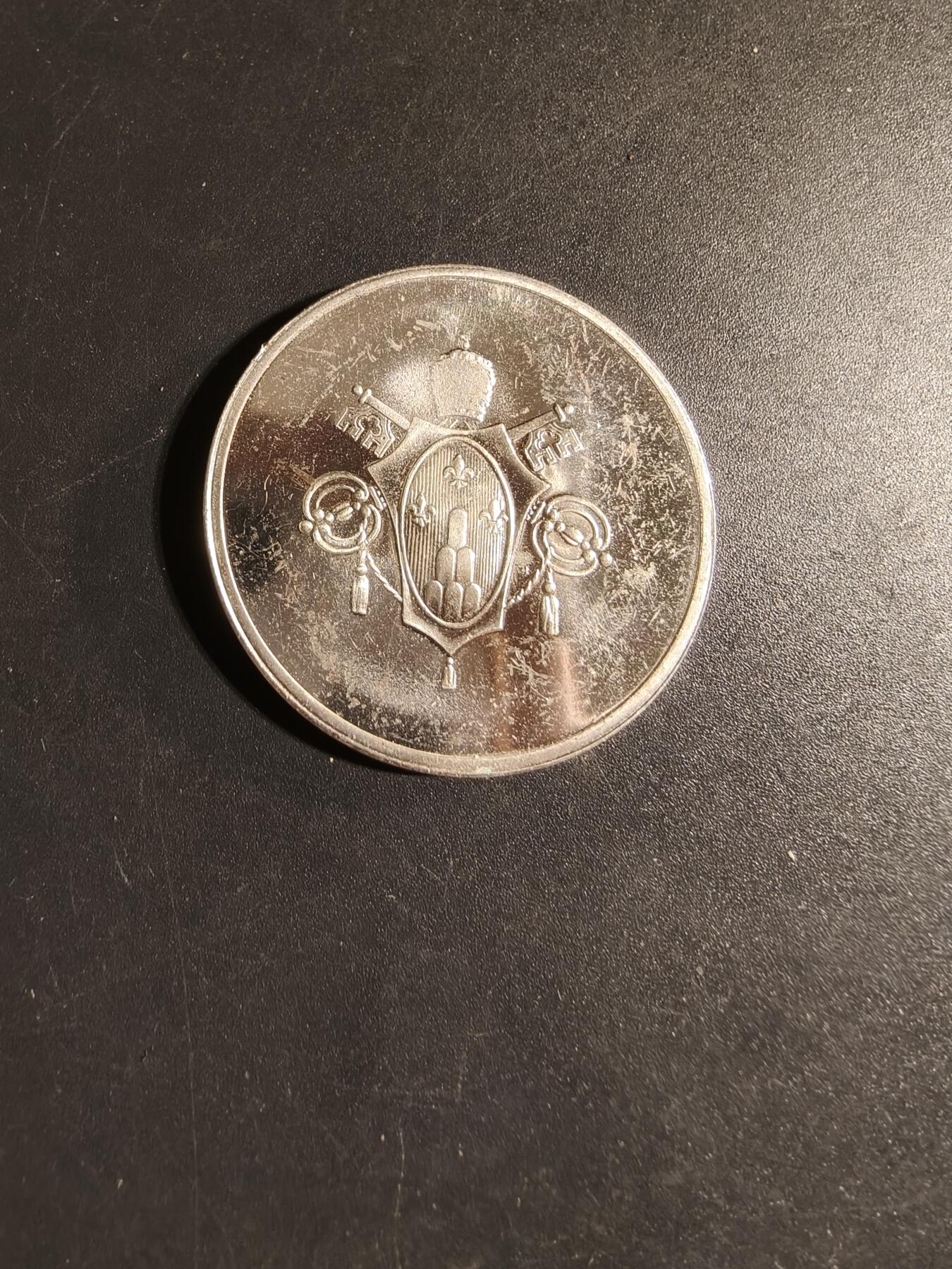 老王徽章第168期 教皇保禄六世纪念章     直径35mm.    重量14.9g