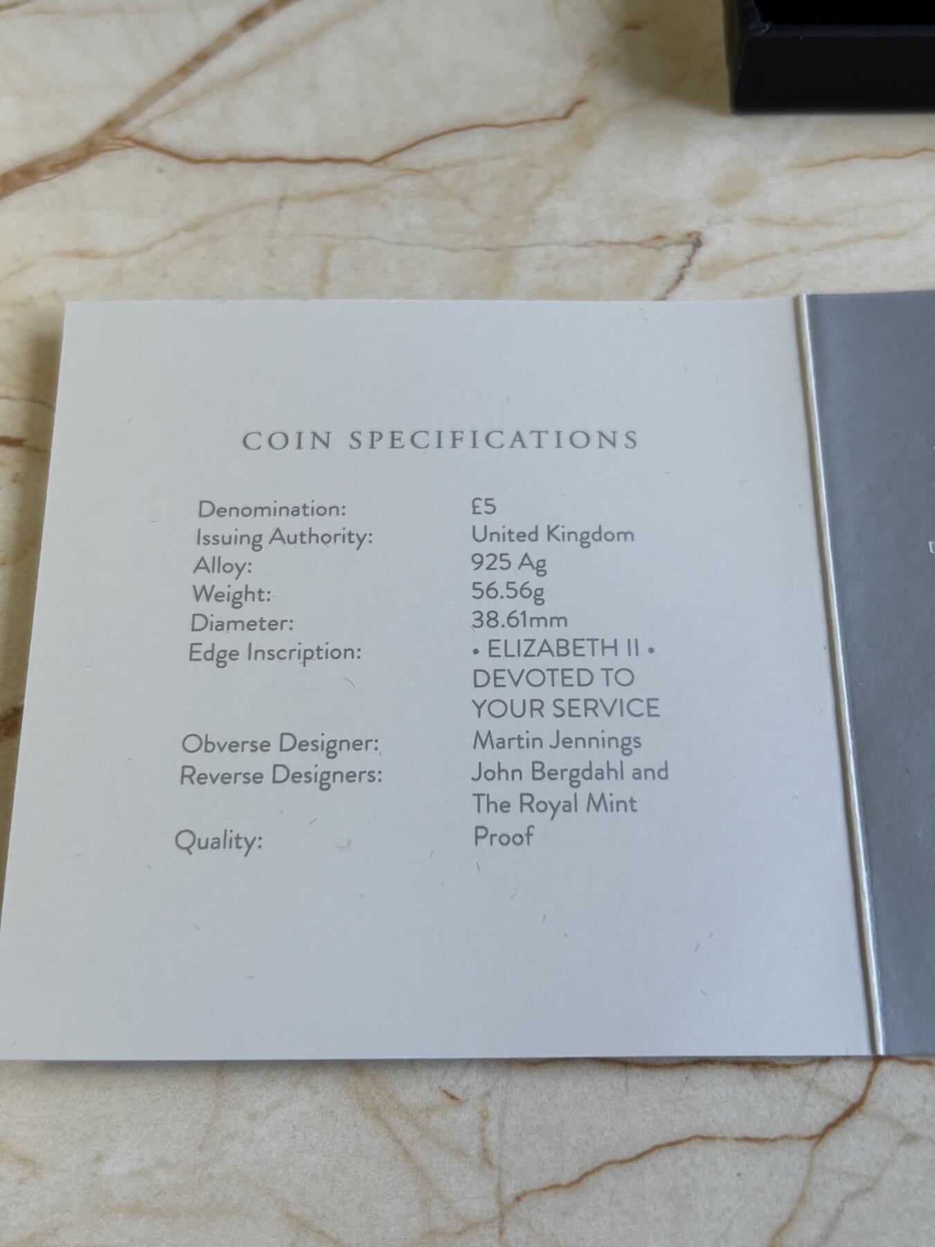 第184期拍卖 英国2022年致敬女王伊丽莎白二世加厚精制纪念银币，925银，56.56克银价725，边缘有氧化