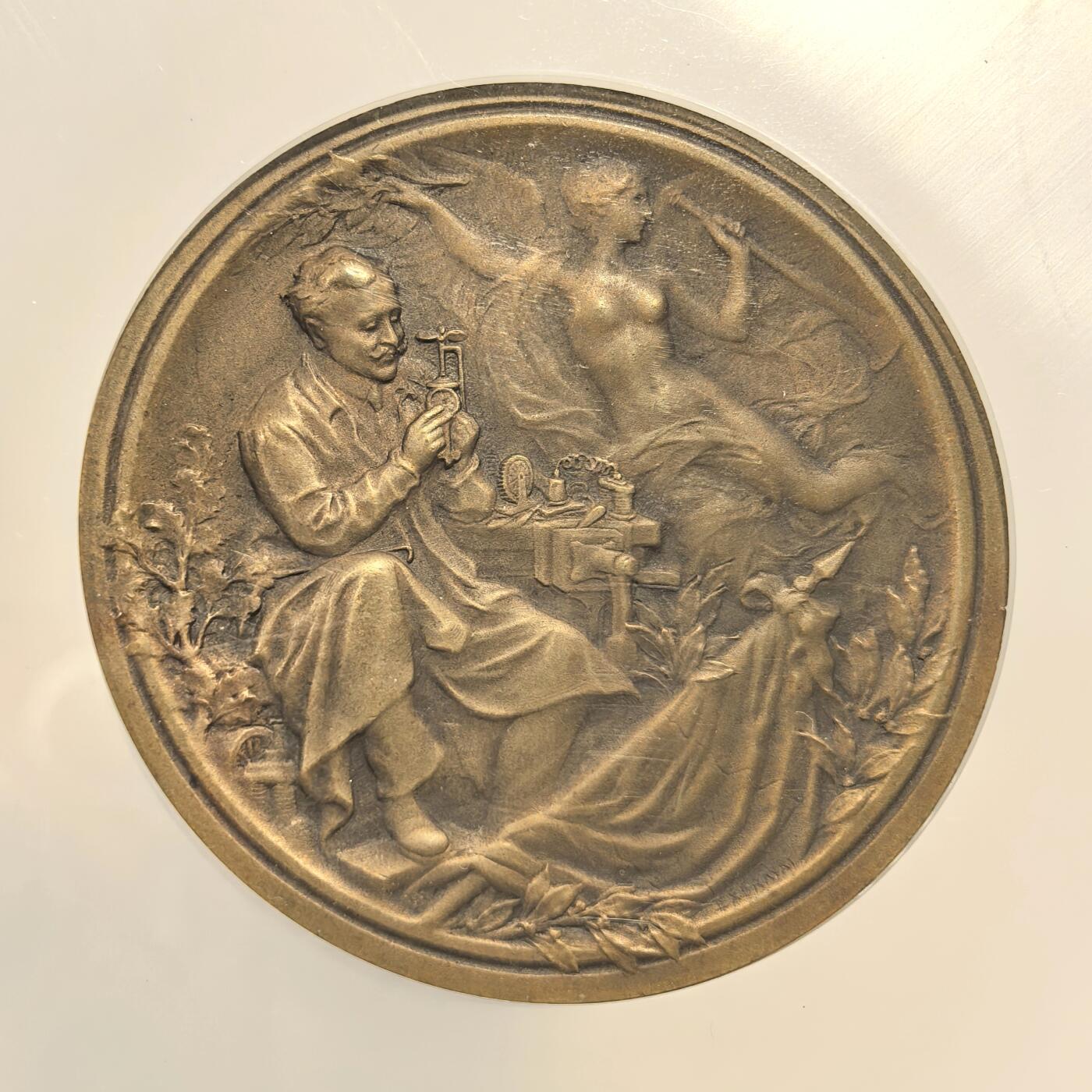 博洋堂世界钱币拍卖第150期（全场包邮） NGC MS65 冠军分！法国小商品协会会员纪念，1920年左右50mm大型章，加大盒子，超高分细节无敌感人！