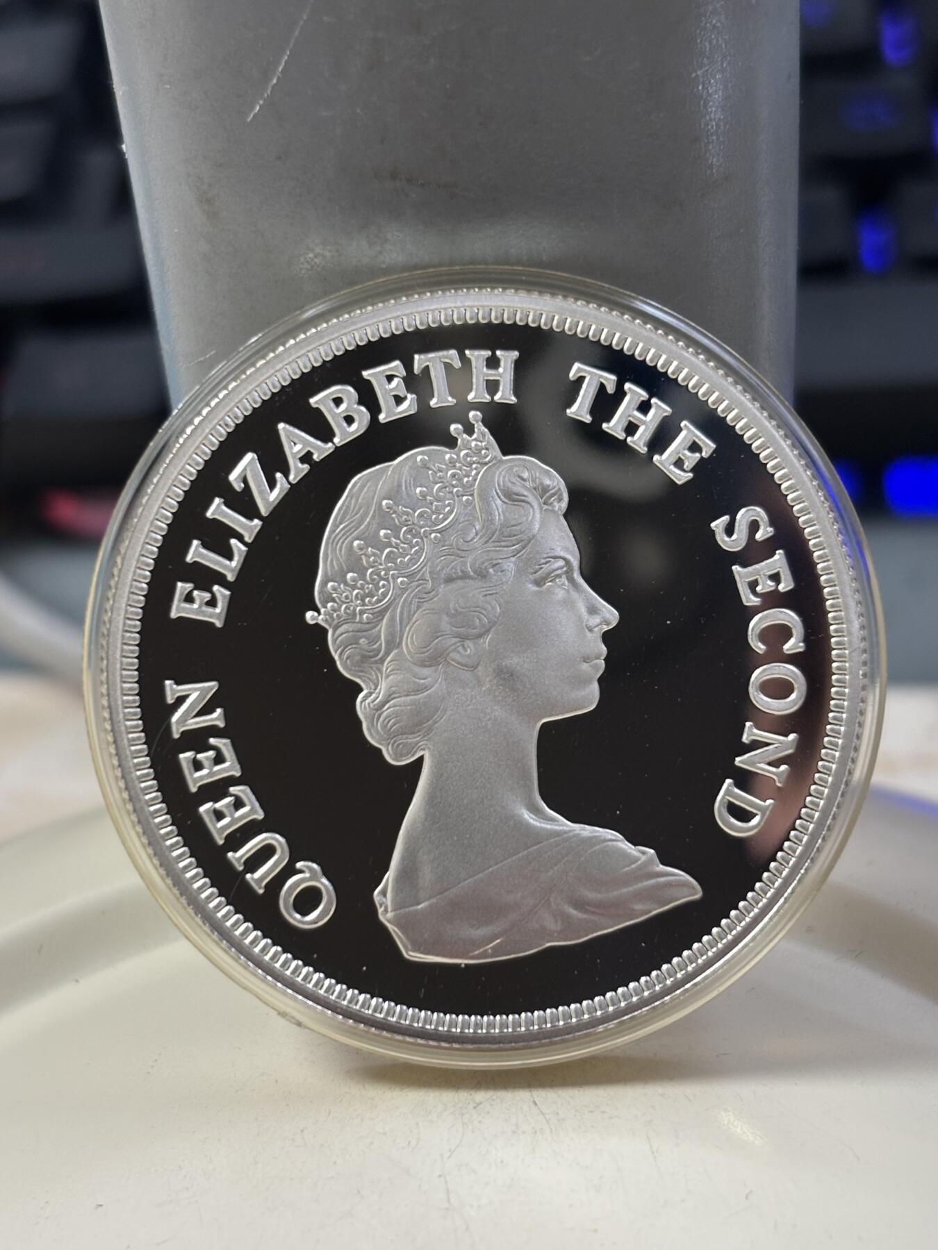 第184期拍卖 图瓦卢1982年伊丽莎白二世皇室访问纪念银币。925银，35克银价448，发行3000枚