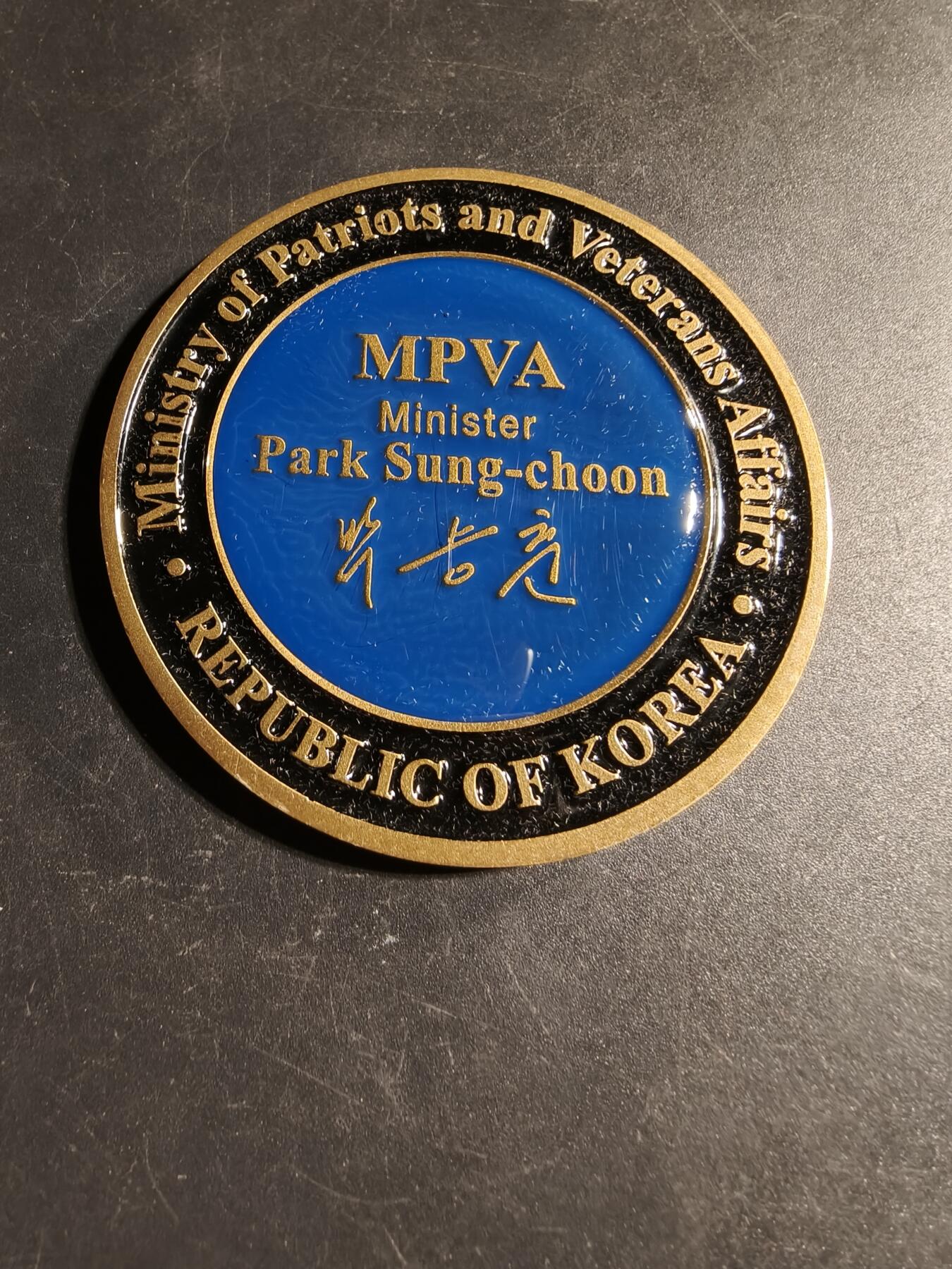 老王徽章第168期 2015年韩美同盟胜利纪念章     原盒     直径70mm.   重量106.4g