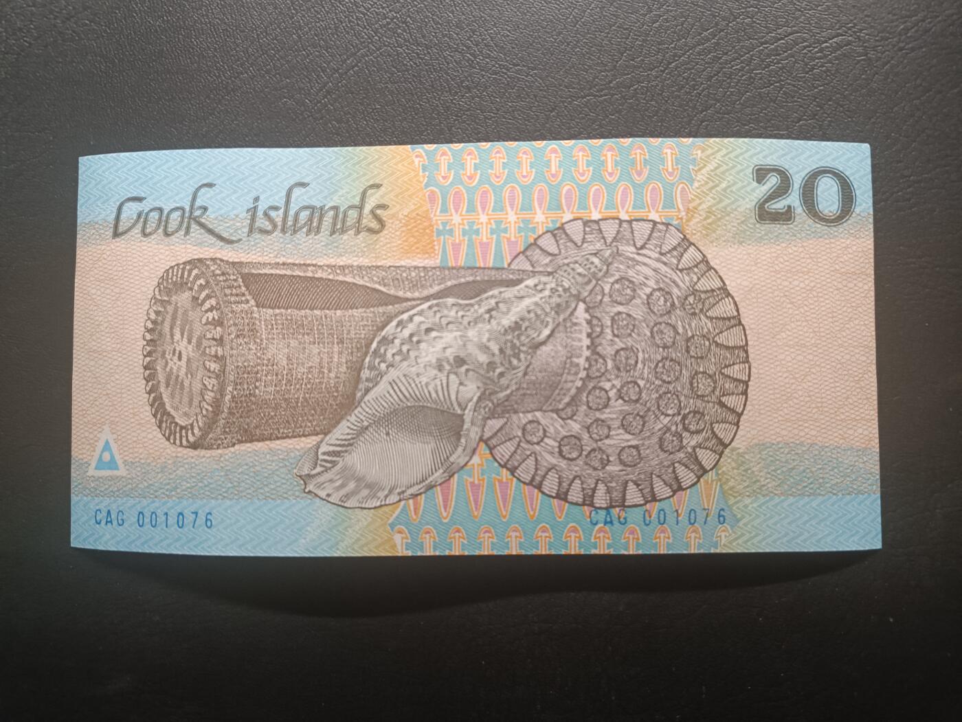 2025十二月第一期，总206期 【日】库克群岛20元 UNC 千位号 稀少票筋面值 骑鲨鱼女神