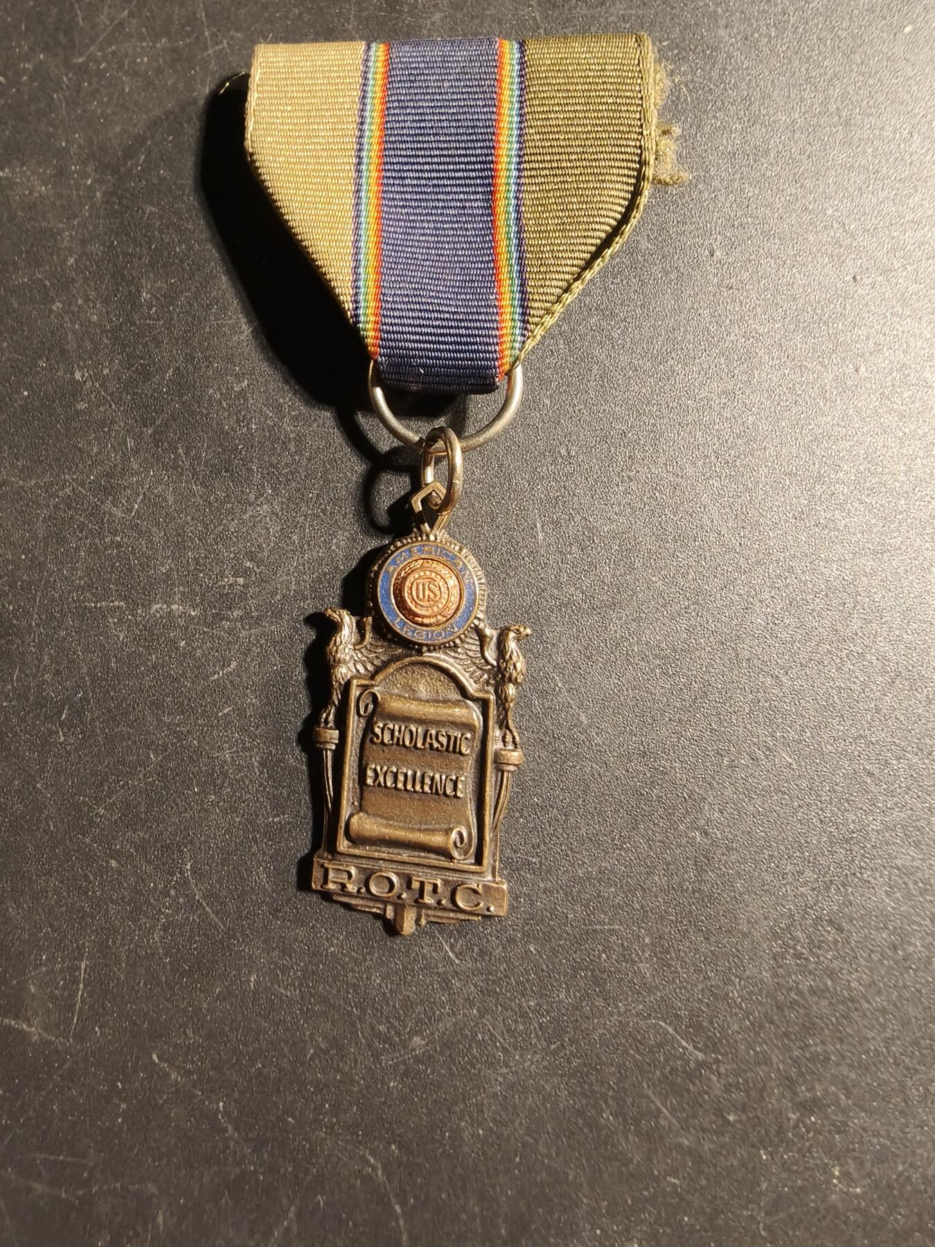 老王徽章第168期 美国预备军官团学术优异奖章   