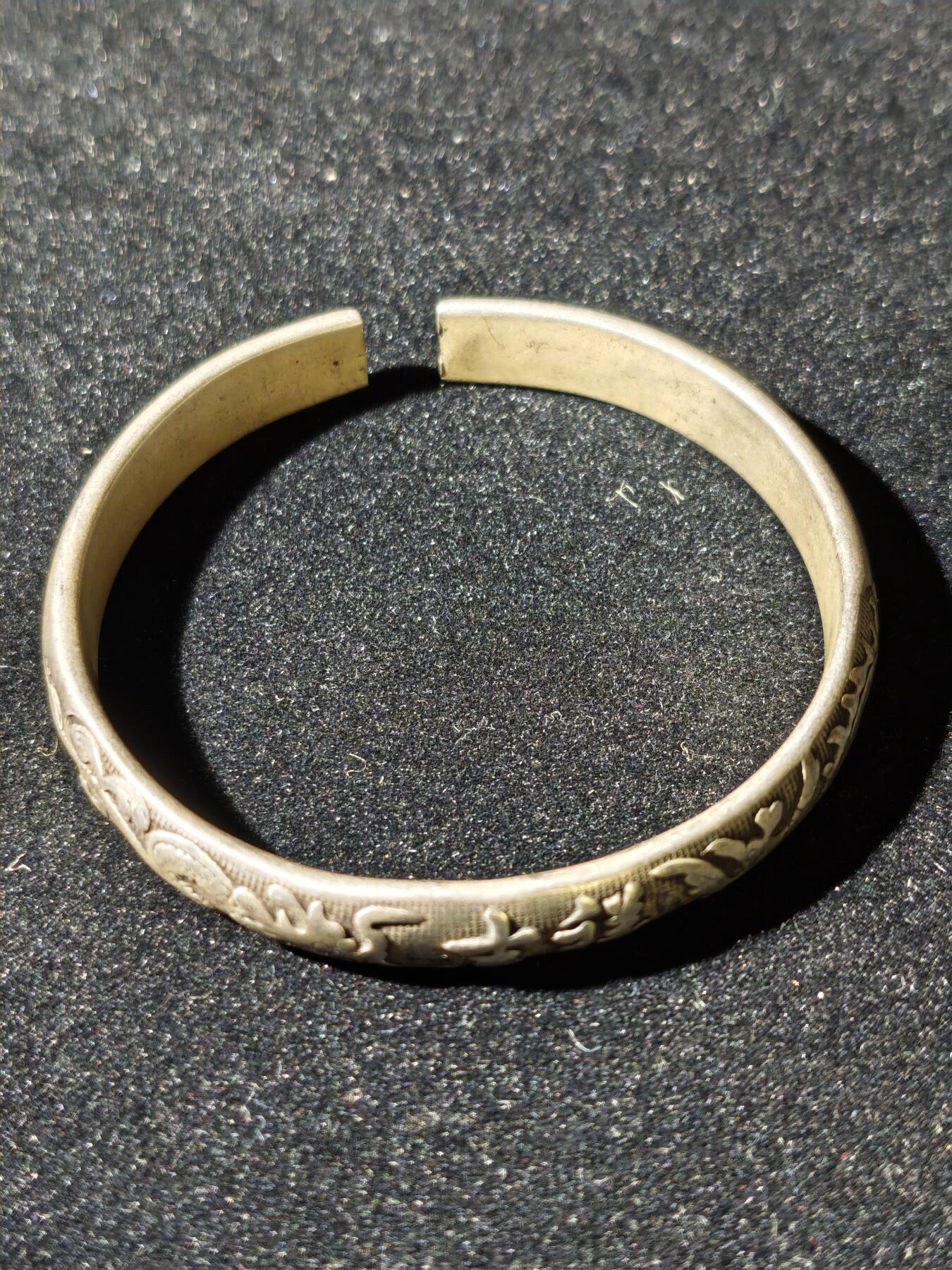 92期回流戒指饰品杂件纪念章丝路钱币专场 少数民族地区白铜手镯