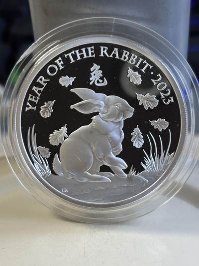 第184期拍卖 - 英国2023年中国生肖系列兔年1盎司精制纪念银币，999银，发行2888枚，有氧化