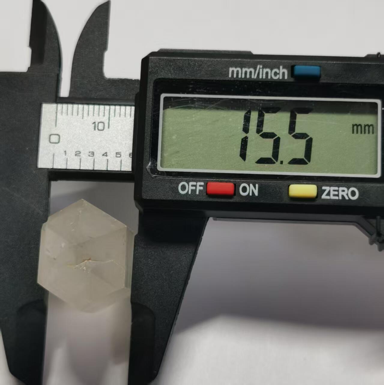 七河·世界钱币杂件水晶矿标小拍（总第30期） 藏家出品X666 云贵闪灵水晶原石 本件拍品由合作藏家邮寄，库存编号5380.