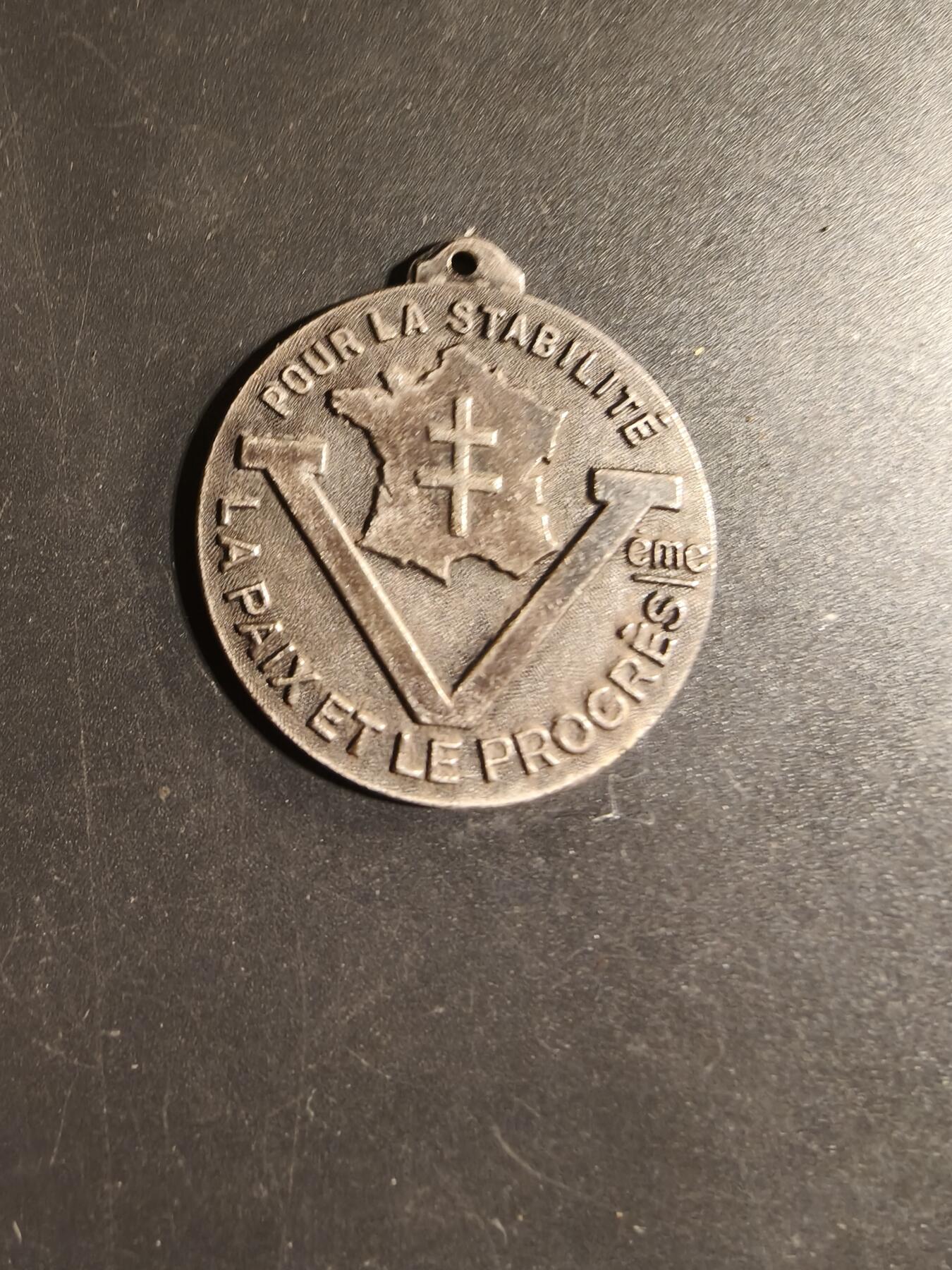 老王徽章第168期 法国戴高乐“新共和联盟”（戴高乐创建的一个主要政党）纪念章