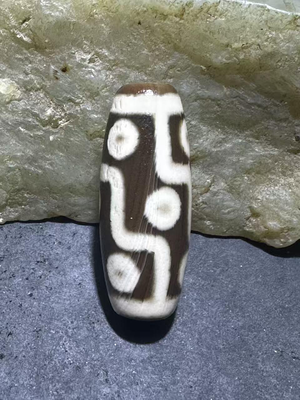 仅此一颗，藏传咖色九眼玛瑙天珠一颗，