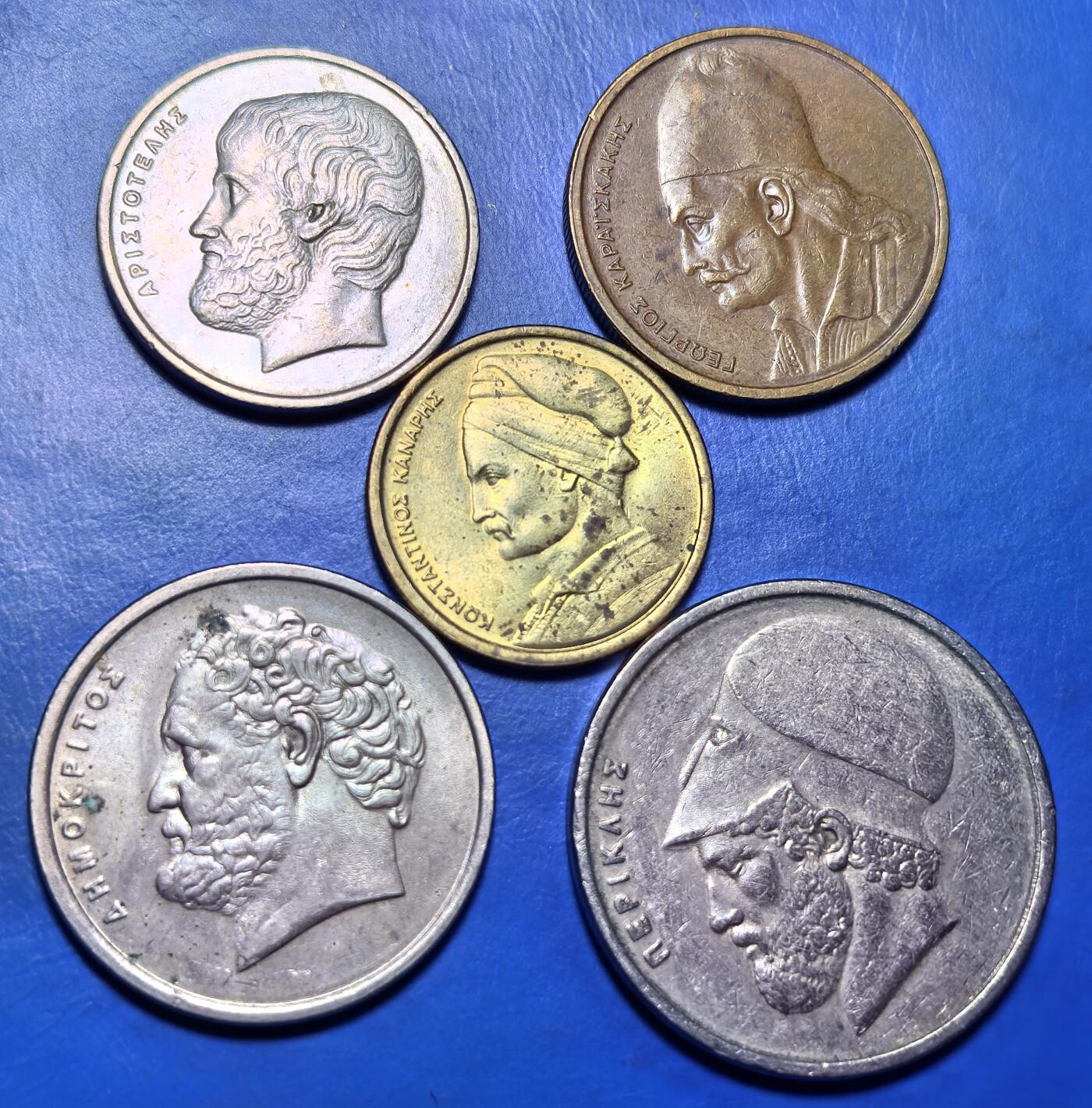 外国优质老铜币银币，周六九点倒数截拍，满百包邮，可寄存半年，喜欢朋友微信扫描二维码可直接参拍