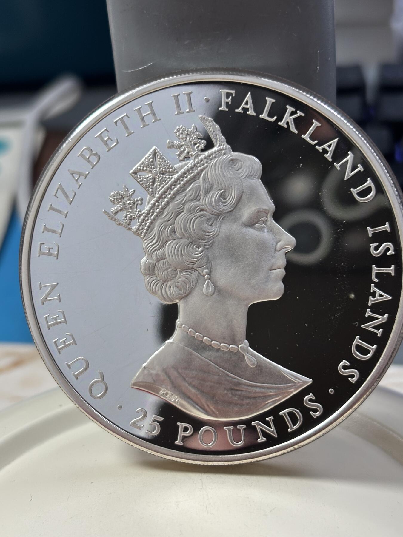 第184期拍卖 福克兰群岛 1986年150克英王婚姻钱币25英磅精制纪念银币 带盒证书，925银银价1923