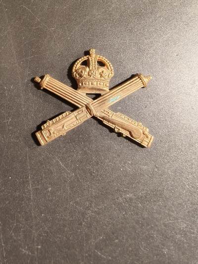 老王徽章第168期 - 英国近卫机枪团帽徽      一战时期    背杆损坏
