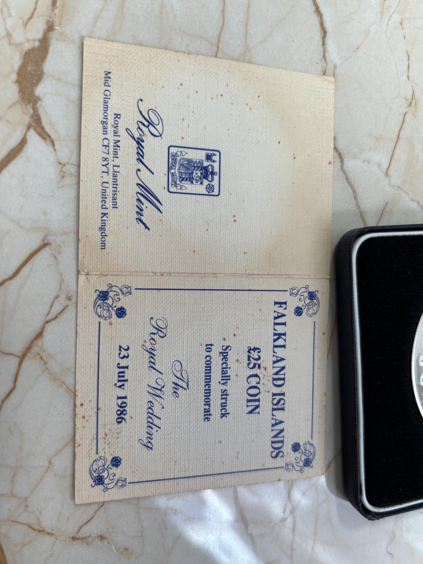 第184期拍卖 福克兰群岛 1986年150克英王婚姻钱币25英磅精制纪念银币 带盒证书，925银银价1923