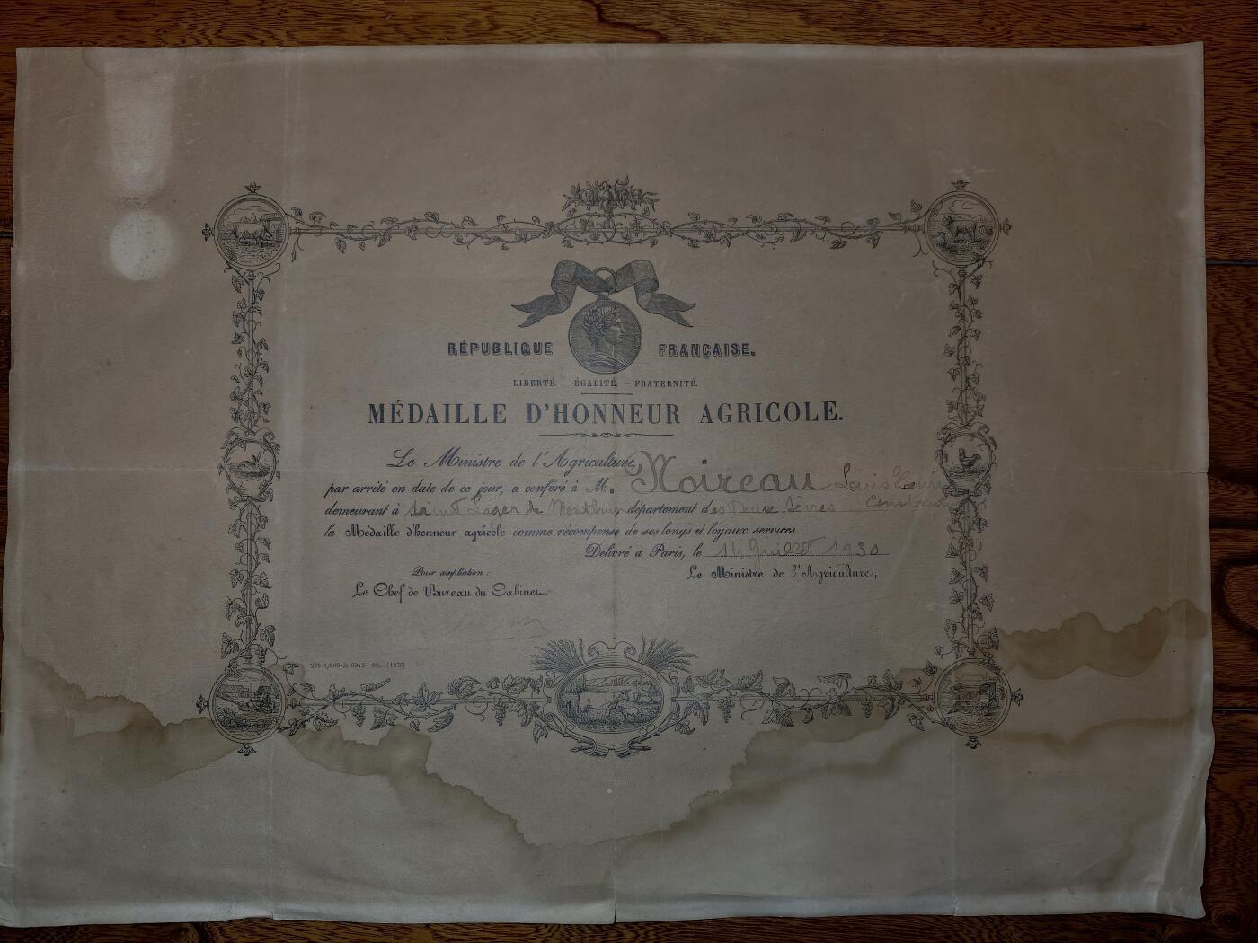 凯旋世界勋赏（第20期）（欢迎送拍）（对拍品有疑问请询问客服，不接受到手刀，出价默认拍品品相。请认真阅读拍卖规则！出价默认已认可！）（收到货请录制开箱视频，无视频概不处理问题。） 法国的农业荣誉奖章证书