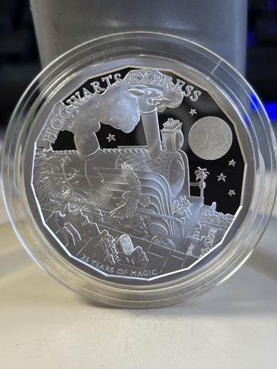 第184期拍卖 - 英国2022年哈利波特2霍格沃茨特快列车1盎司纪念银币，999银，发行15000枚，稍有氧化