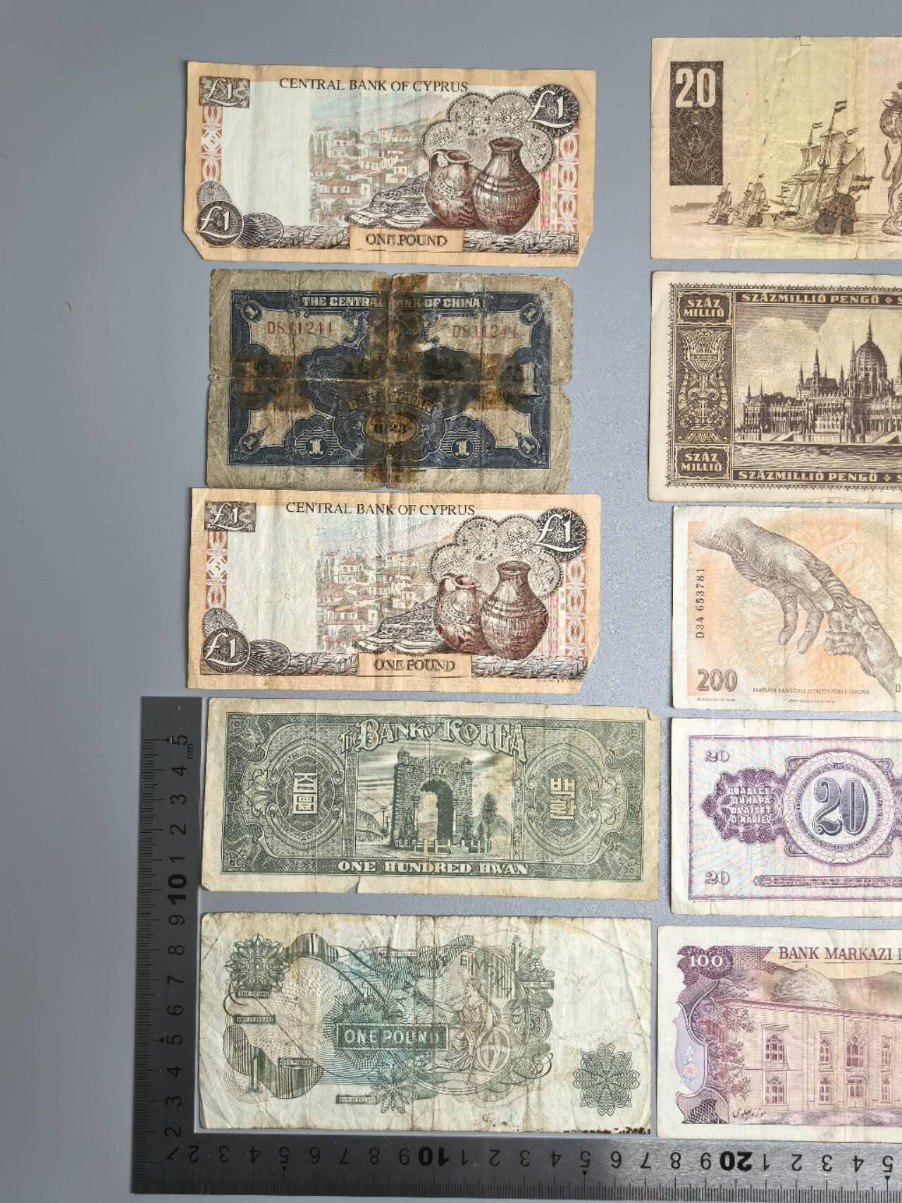 小驴勋章奖章收藏12月06日周六晚六点拍卖（珍爱和平，收藏战争，铭记历史，勿忘国耻，忠党爱国。有偿代拍，送拍规则在简介最后，参拍须阅读规则后再参拍，关系到运费包装发货时效真假辨别等关键信息，拍卖时不再发原图，看大图店主微信码在拍卖店铺介绍里） 欧亚纸币一组