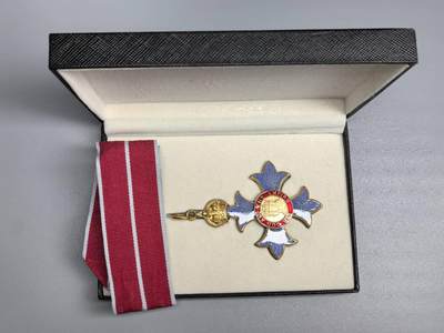 小驴勋章奖章收藏12月06日周六晚六点拍卖（珍爱和平，收藏战争，铭记历史，勿忘国耻，忠党爱国。有偿代拍，送拍规则在简介最后，参拍须阅读规则后再参拍，关系到运费包装发货时效真假辨别等关键信息，拍卖时不再发原图，看大图店主微信码在拍卖店铺介绍里） - 复刻 大英帝国勋章C. B. E. ，黄铜材质复刻。