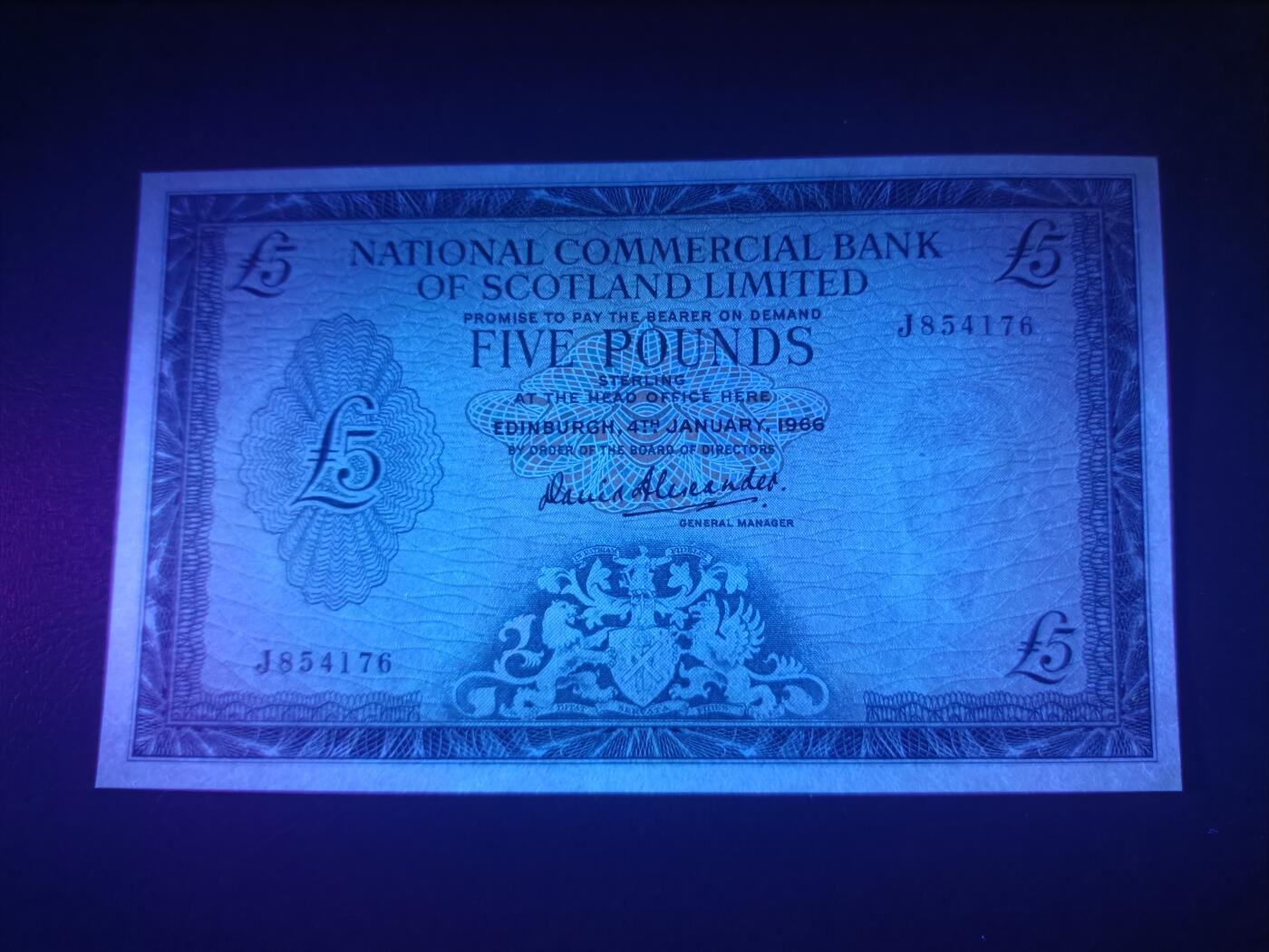 2025十二月第一期，总206期 苏格兰国家商业银行1966年5镑AUNC，银行徽章和19世纪爱丁堡俯瞰图，此银行现在被苏格兰皇家银行收购，已不存在