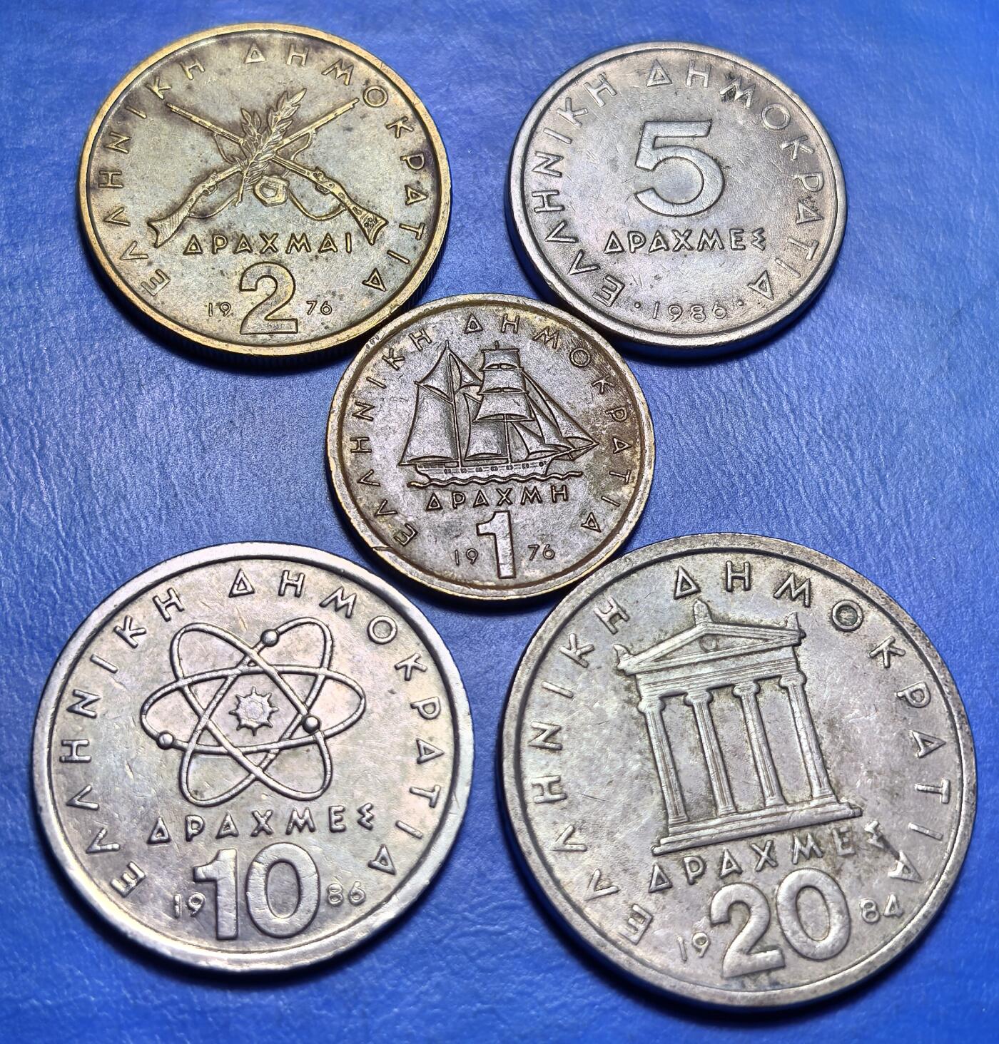 外国优质老铜币银币，周六九点倒数截拍，满百包邮，可寄存半年，喜欢朋友微信扫描二维码可直接参拍