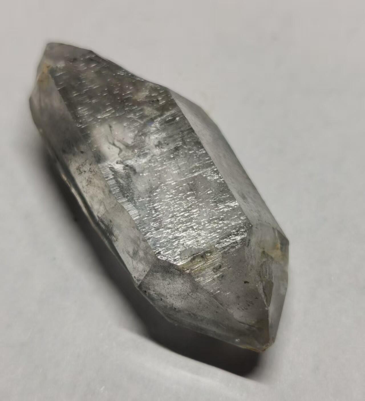 七河·世界钱币杂件水晶矿标小拍（总第30期） 藏家出品 X662 云贵闪灵水晶原石，有可活动的黑胆和水胆和流砂 本件拍品由合作藏家邮寄 库存编号 242-45。