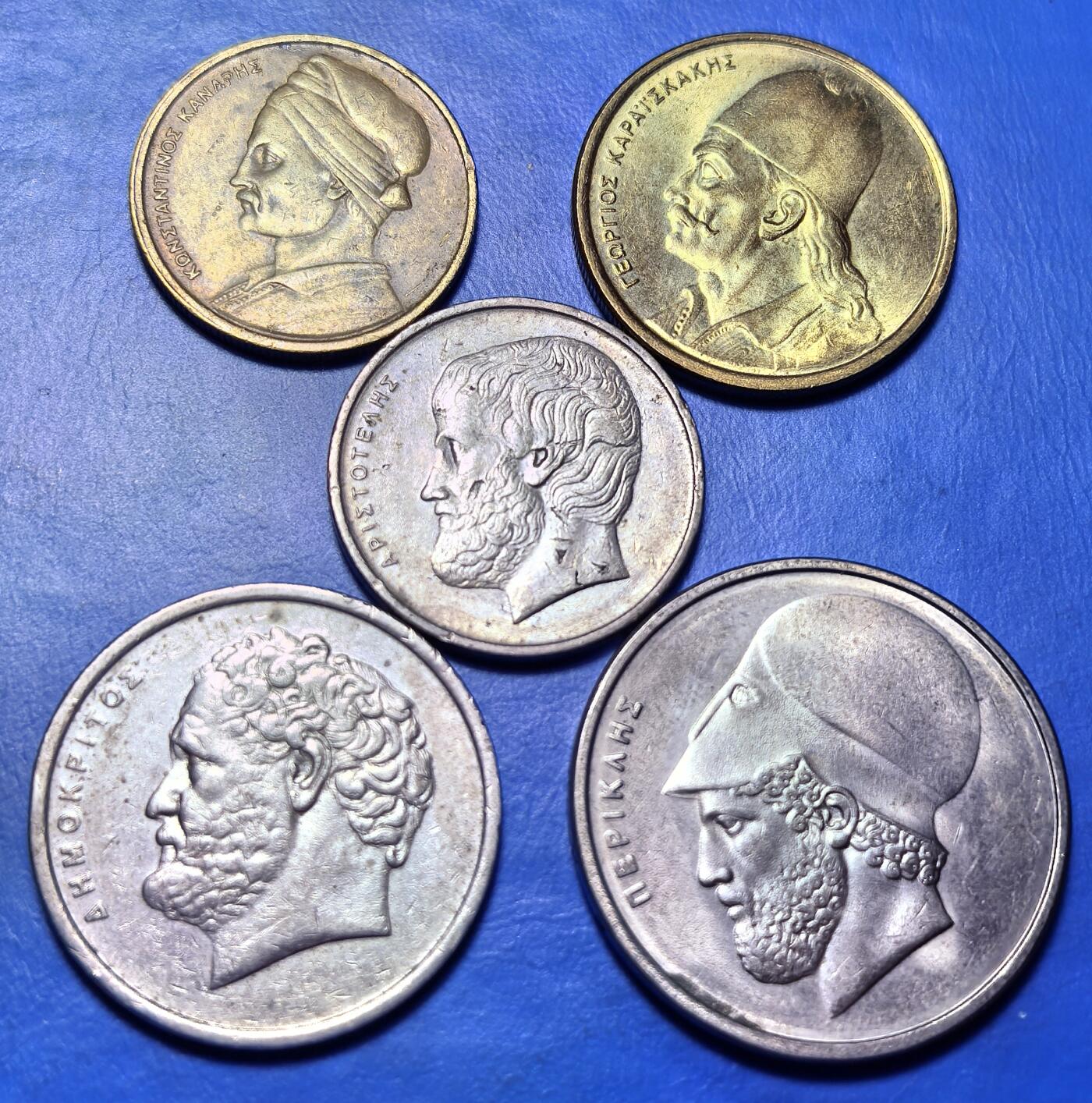 外国优质老铜币银币，周六九点倒数截拍，满百包邮，可寄存半年，喜欢朋友微信扫描二维码可直接参拍