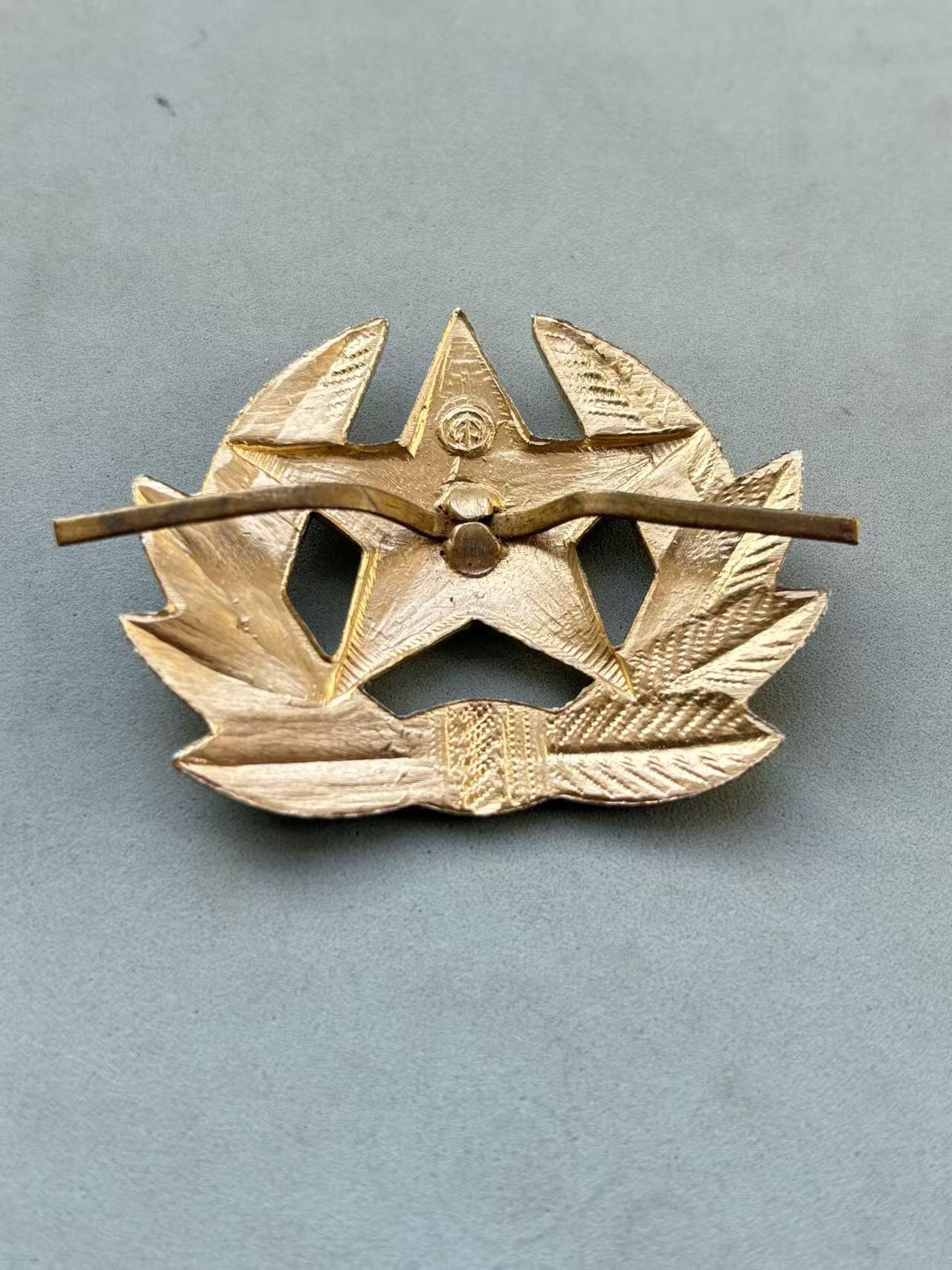 盛世勋华——号角文化勋章邮票专场拍卖第292期 苏联士兵大檐帽帽徽 带厂标