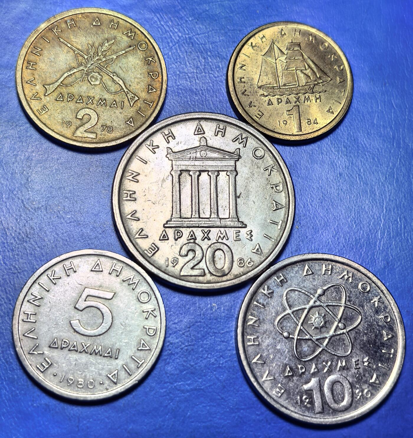 外国优质老铜币银币，周六九点倒数截拍，满百包邮，可寄存半年，喜欢朋友微信扫描二维码可直接参拍