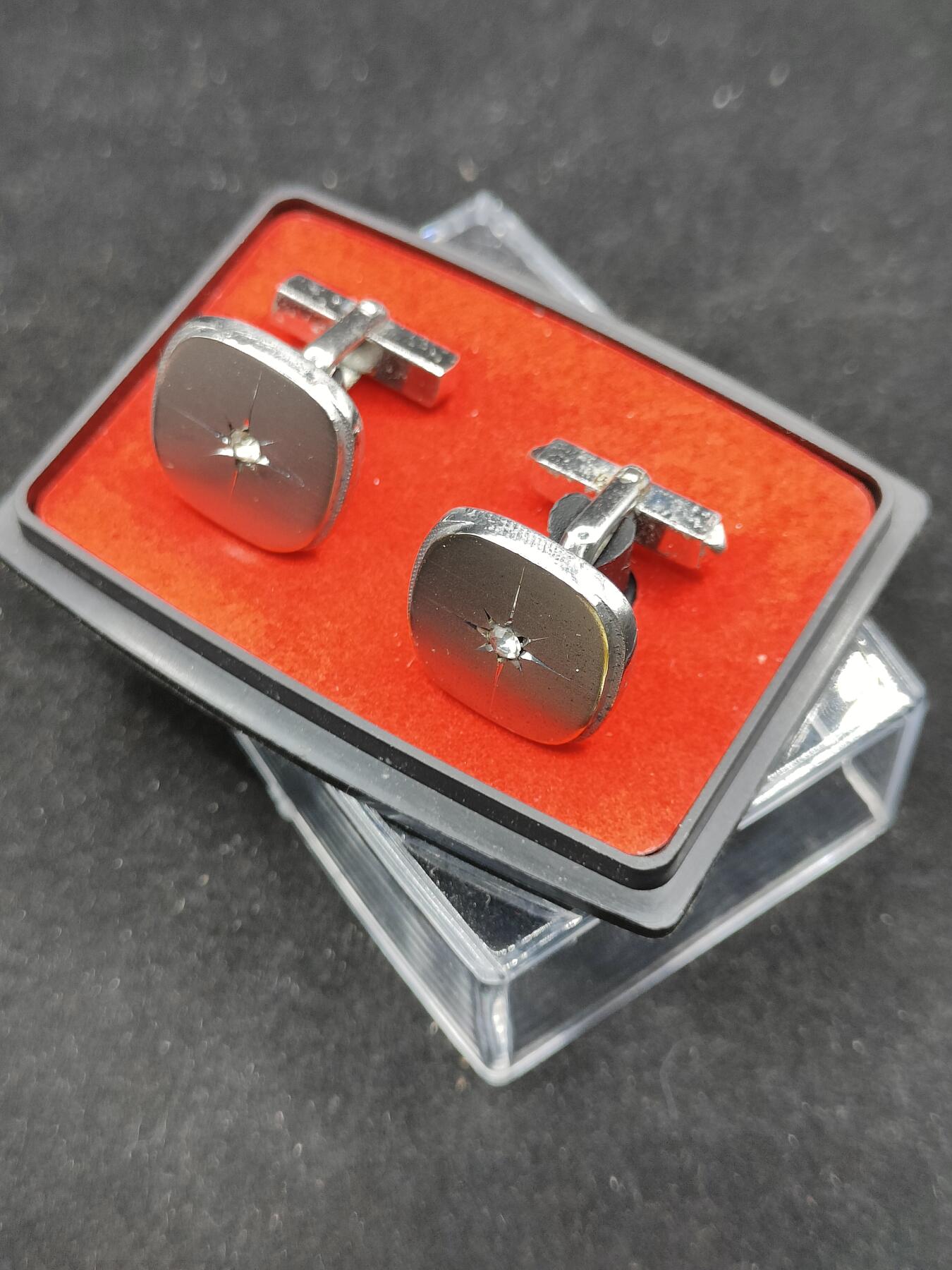 0元起拍勋章 第316期 咸鱼国勋章拍卖专场 12月7日（周日）下午6：00开始 日本中古袖扣带盒