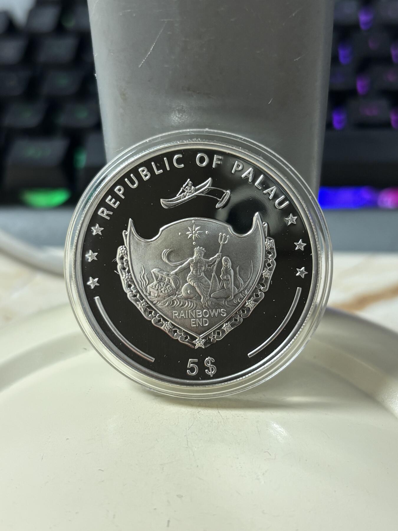 第184期拍卖 获奖币帕劳2009年镶嵌天然深海珍珠彩色纪念银币，925银，25克，发行2500枚，世界上最美的25种硬币之一