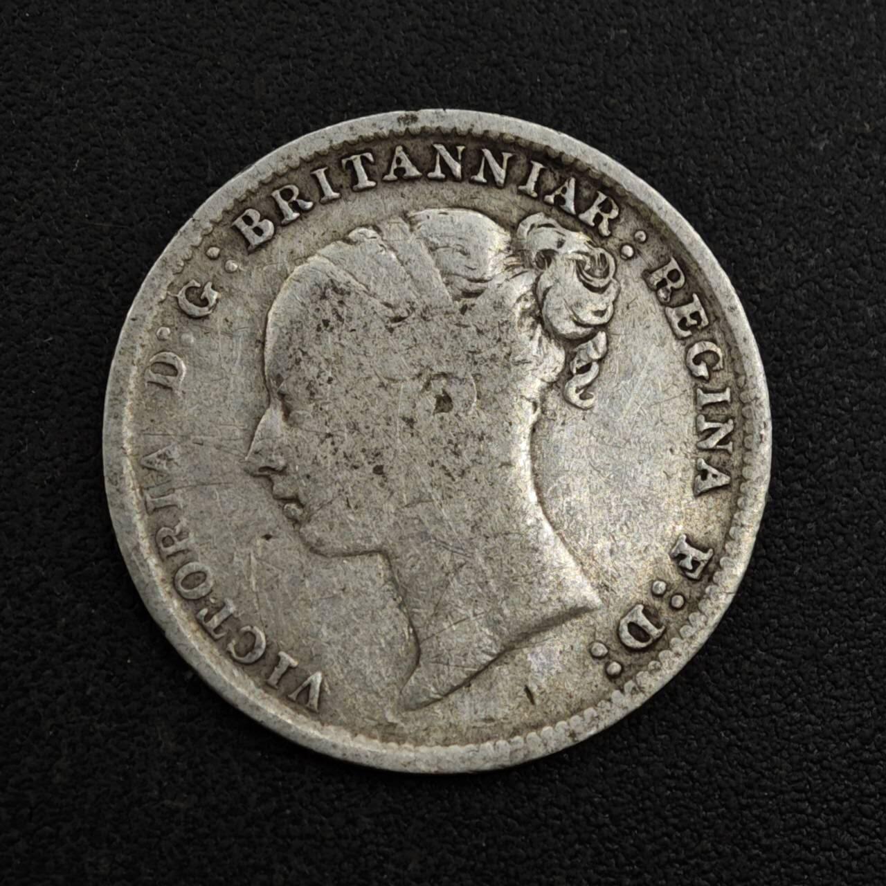 【淘币小摊】实时拍第八百一十八拍   散币小银币场   满百包邮可预留二周 每周一统一发货   英国1883年维多利亚3便士银币