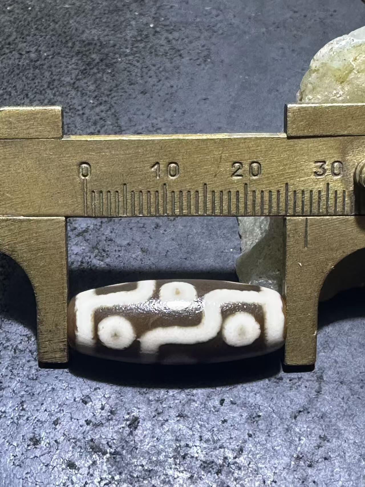 仅此一颗，藏传咖色九眼玛瑙天珠一颗，