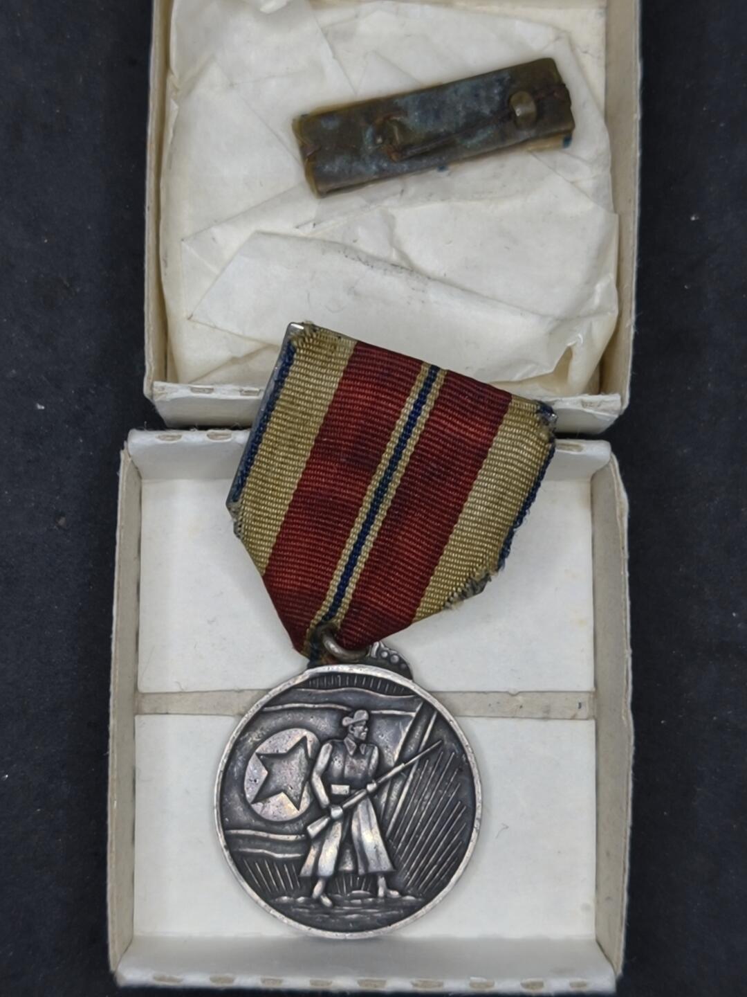 凯旋世界勋赏（第20期）（欢迎送拍）（对拍品有疑问请询问客服，不接受到手刀，出价默认拍品品相。请认真阅读拍卖规则！出价默认已认可！）（收到货请录制开箱视频，无视频概不处理问题。） 朝鲜军工银制版本带略