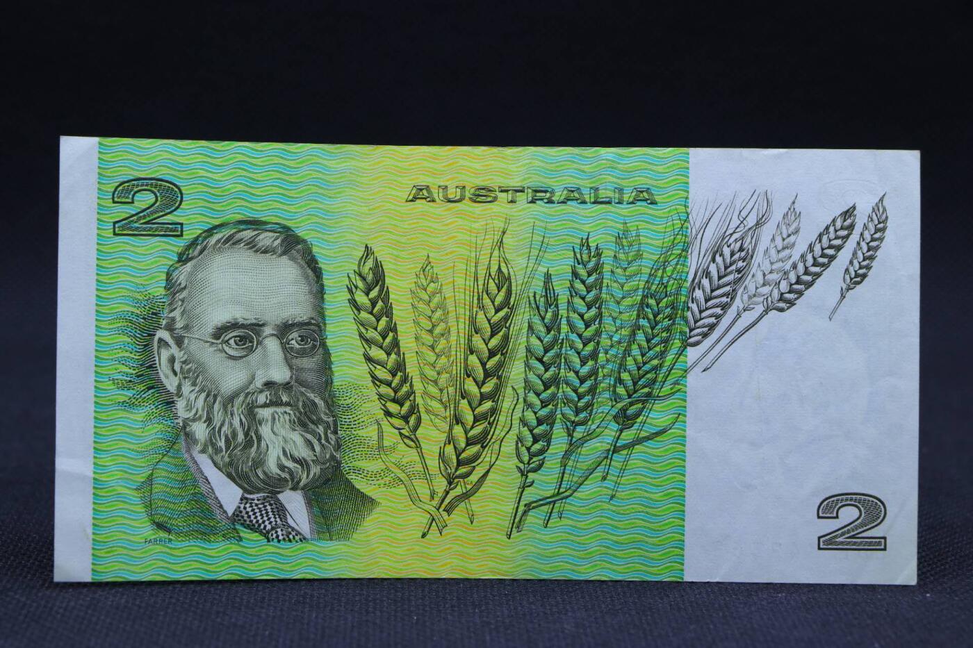 【淘币小摊】限时拍第八百二十一拍  纸币场  满百包邮可预留两周  周一统一发货   澳大利亚2元纸币【有折】