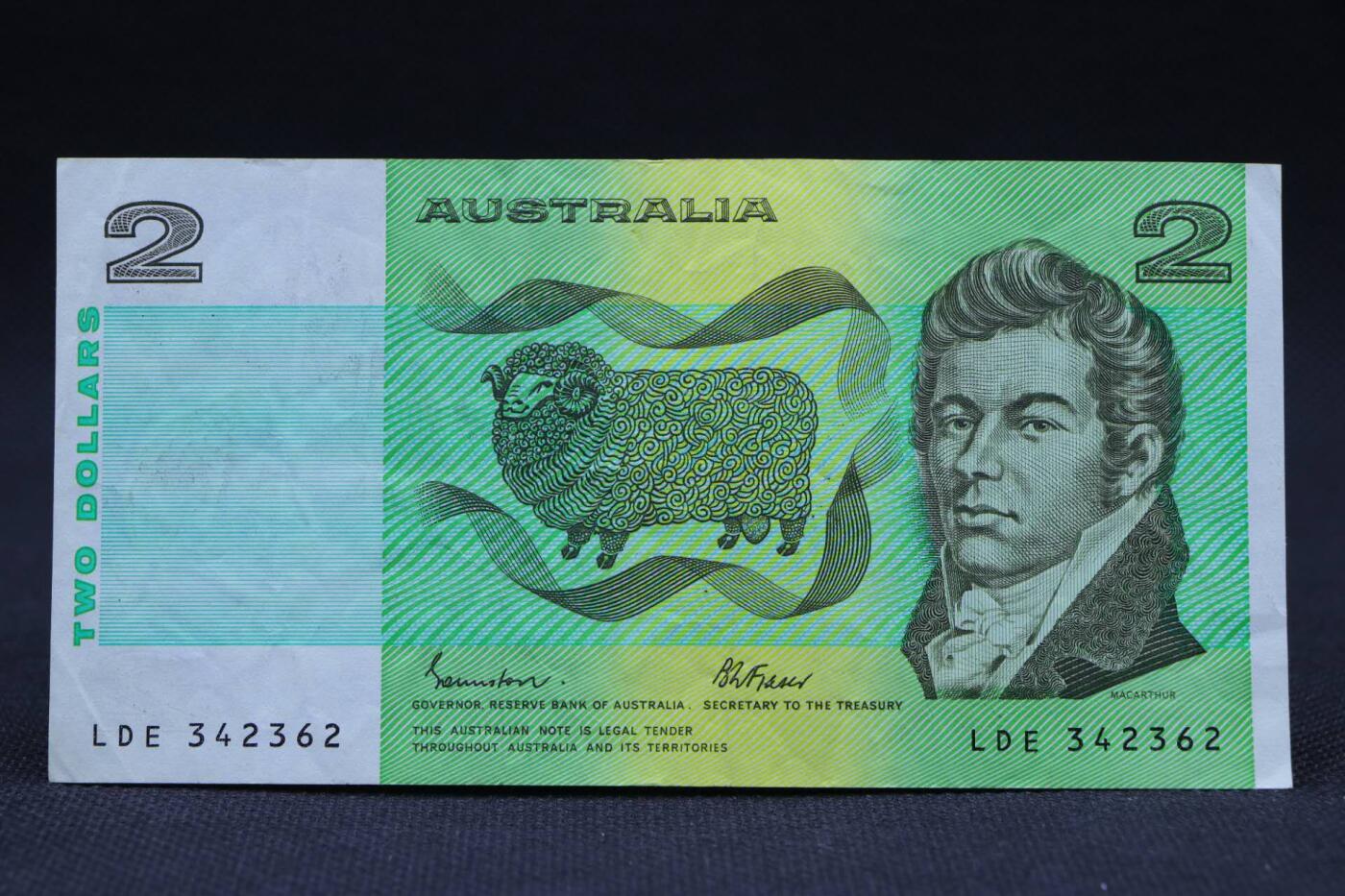 【淘币小摊】限时拍第八百二十一拍  纸币场  满百包邮可预留两周  周一统一发货   澳大利亚2元纸币【有折】