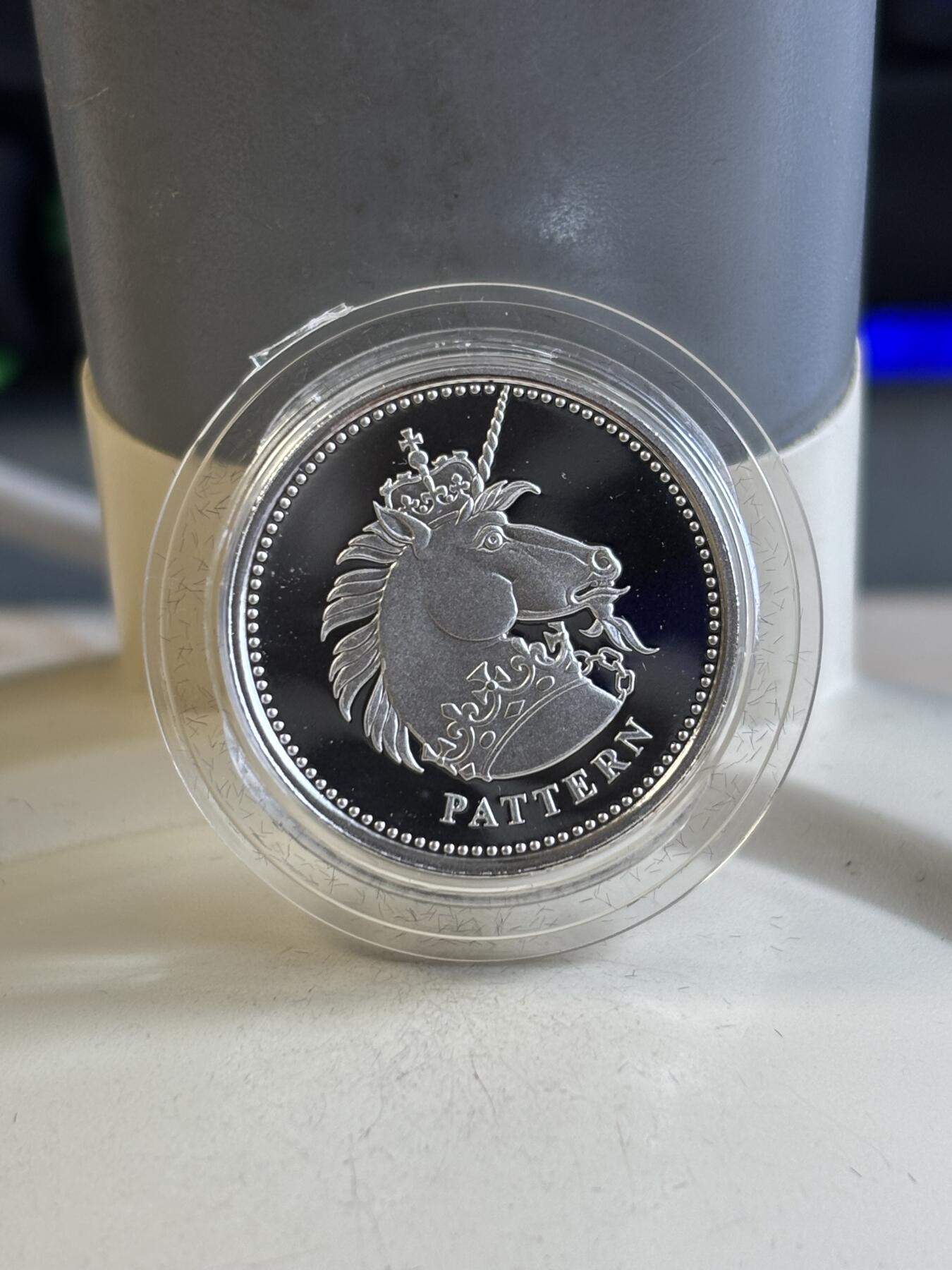 第184期拍卖 英国2004年皇室神兽1英镑精制纪念银币4枚全套，925银，发行5000套