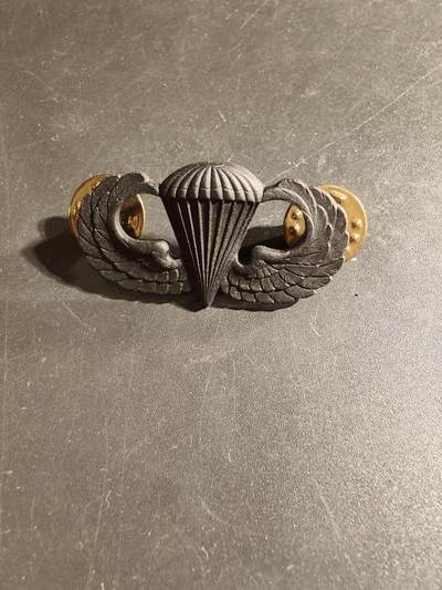 老王徽章第168期 - 美国空降兵技能章