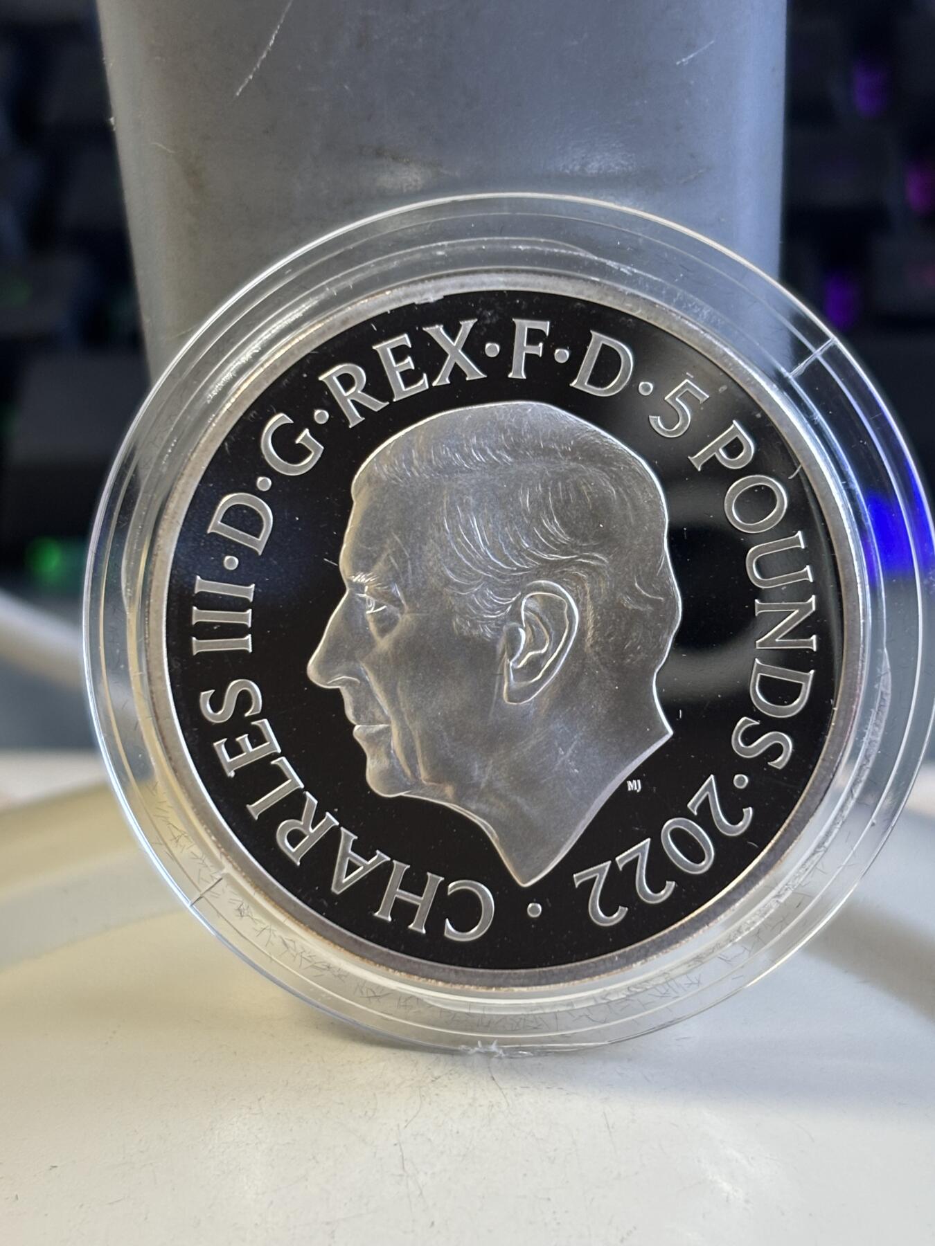 第184期拍卖 英国2022年致敬女王伊丽莎白二世加厚精制纪念银币，925银，56.56克银价725，边缘有氧化