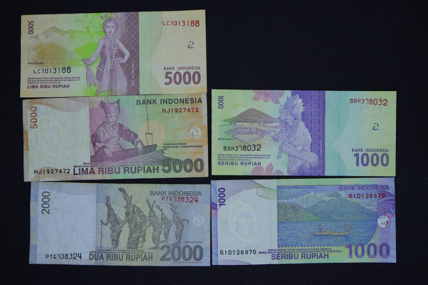 【淘币小摊】限时拍第八百二十一拍  纸币场  满百包邮可预留两周  周一统一发货  印尼1000-2000-5000卢比纸币5张【有折】