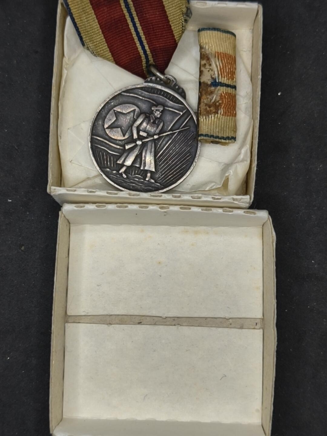 凯旋世界勋赏（第20期）（欢迎送拍）（对拍品有疑问请询问客服，不接受到手刀，出价默认拍品品相。请认真阅读拍卖规则！出价默认已认可！）（收到货请录制开箱视频，无视频概不处理问题。） 朝鲜军工银制版本带略