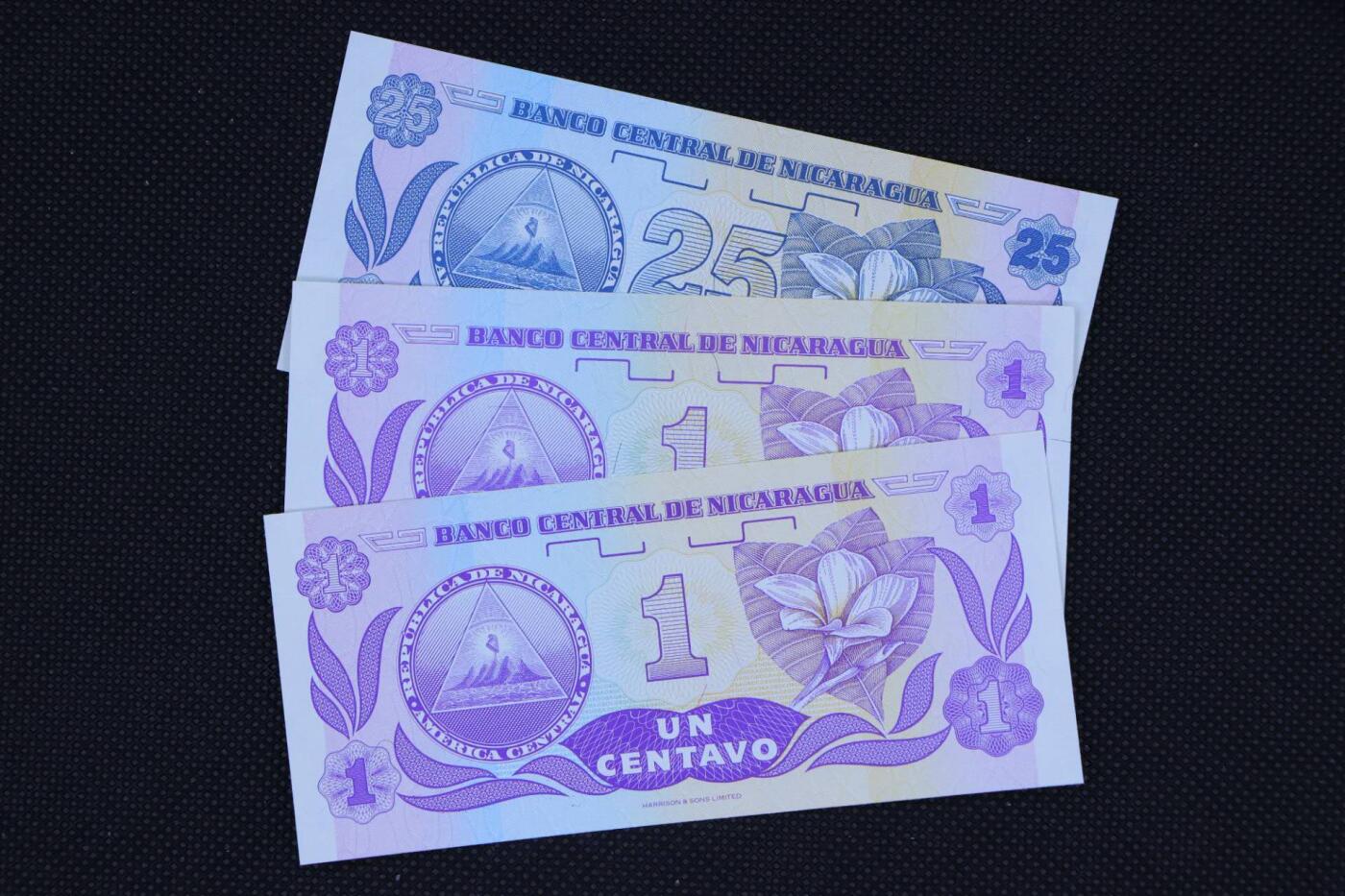 【淘币小摊】限时拍第八百二十一拍  纸币场  满百包邮可预留两周  周一统一发货  尼加拉瓜1-25可多巴纸币3张