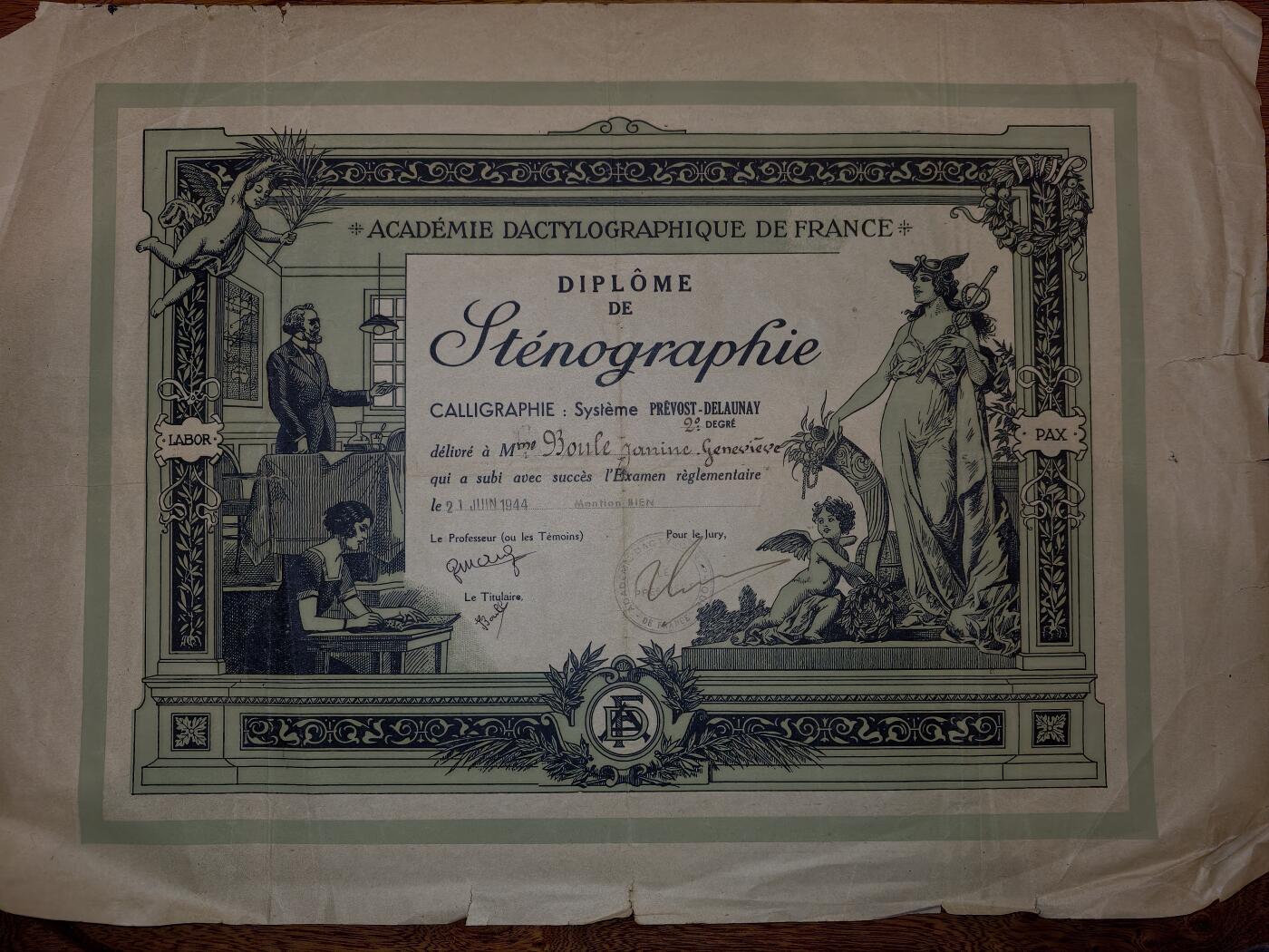 凯旋世界勋赏（第20期）（欢迎送拍）（对拍品有疑问请询问客服，不接受到手刀，出价默认拍品品相。请认真阅读拍卖规则！出价默认已认可！）（收到货请录制开箱视频，无视频概不处理问题。） 法国速记术毕业证书