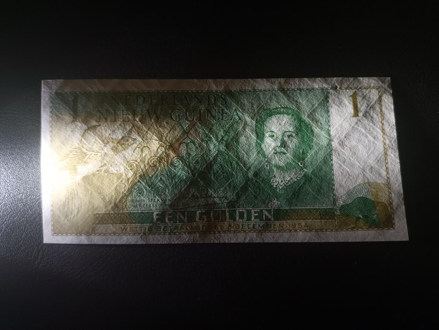 2025十二月第一期，总206期 荷属新几内亚（现巴布亚新几内亚的一部分）1954版1盾UNC-有针孔，极其稀有的地区纸币，朱丽安娜女王，新几内亚此时期发行的纸币几乎难得一见