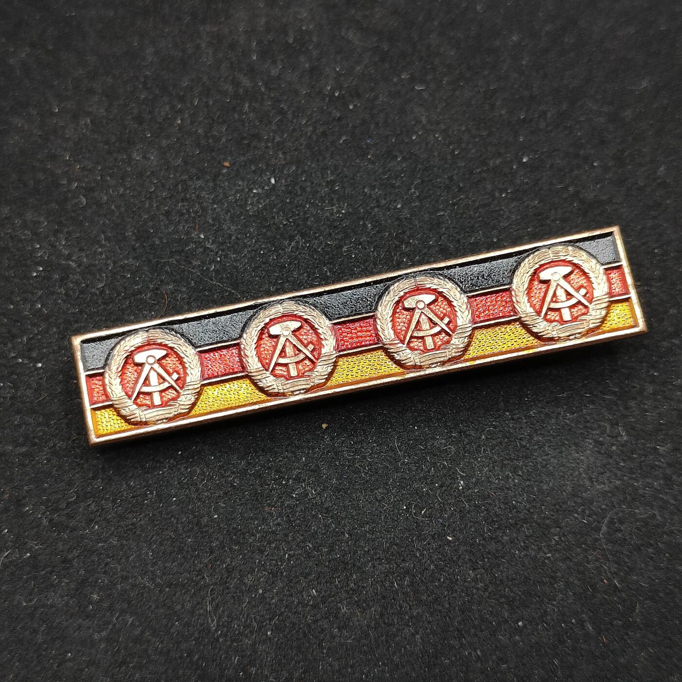 0元起拍勋章 第316期 咸鱼国勋章拍卖专场 12月7日（周日）下午6：00开始 稀少 东德劳动奖章四次获得上挂