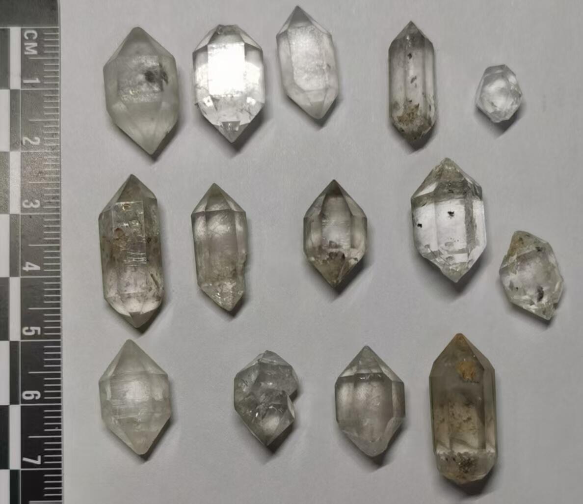 七河·世界钱币杂件水晶矿标小拍（总第30期） 藏家出品 X668 云贵闪灵水晶 小型 一组 14 枚 本件拍品由合作藏家负责邮寄