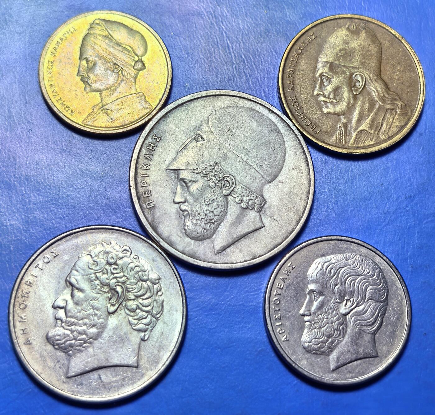 外国优质老铜币银币，周六九点倒数截拍，满百包邮，可寄存半年，喜欢朋友微信扫描二维码可直接参拍